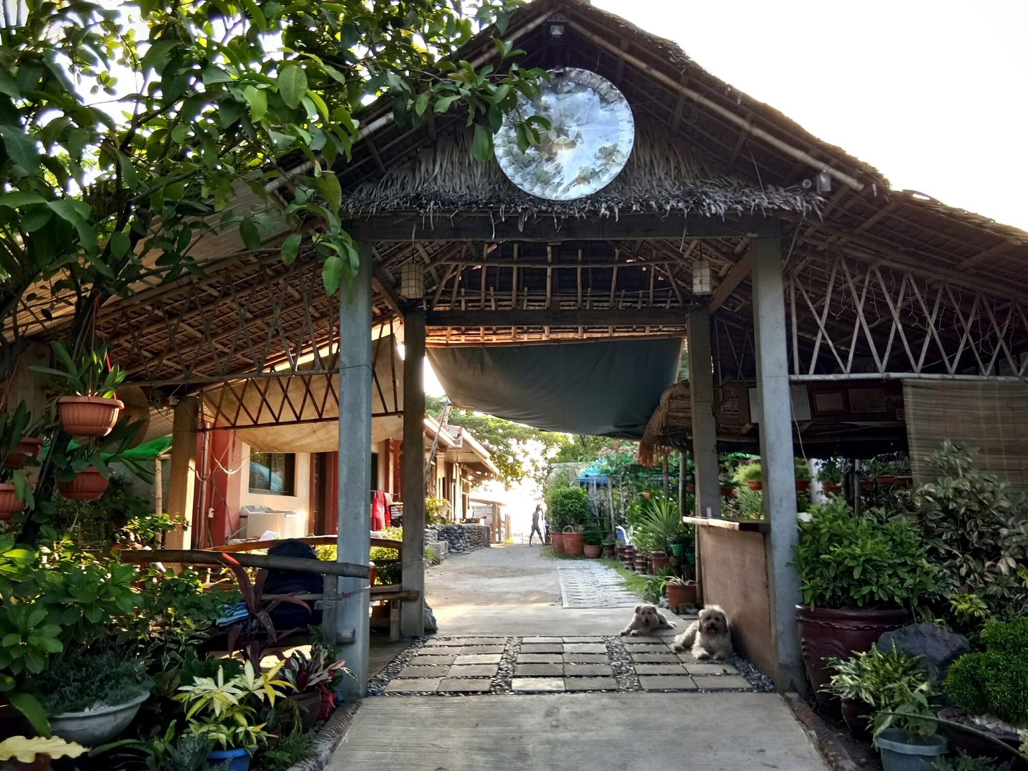 Vista Lobby Megan's Paradisio Beachfront Villa