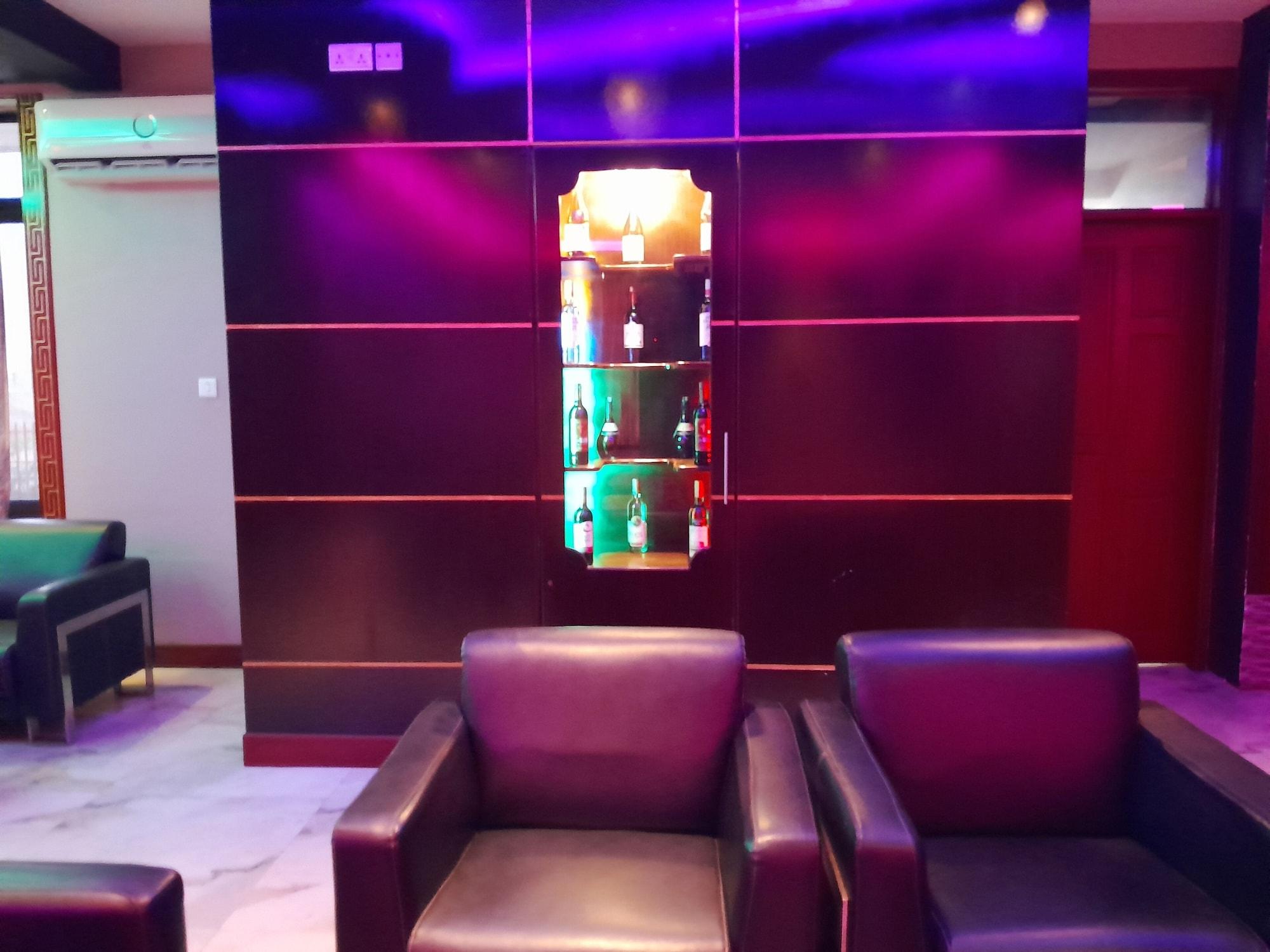 Bar/Salón Morena Hotel Morogoro