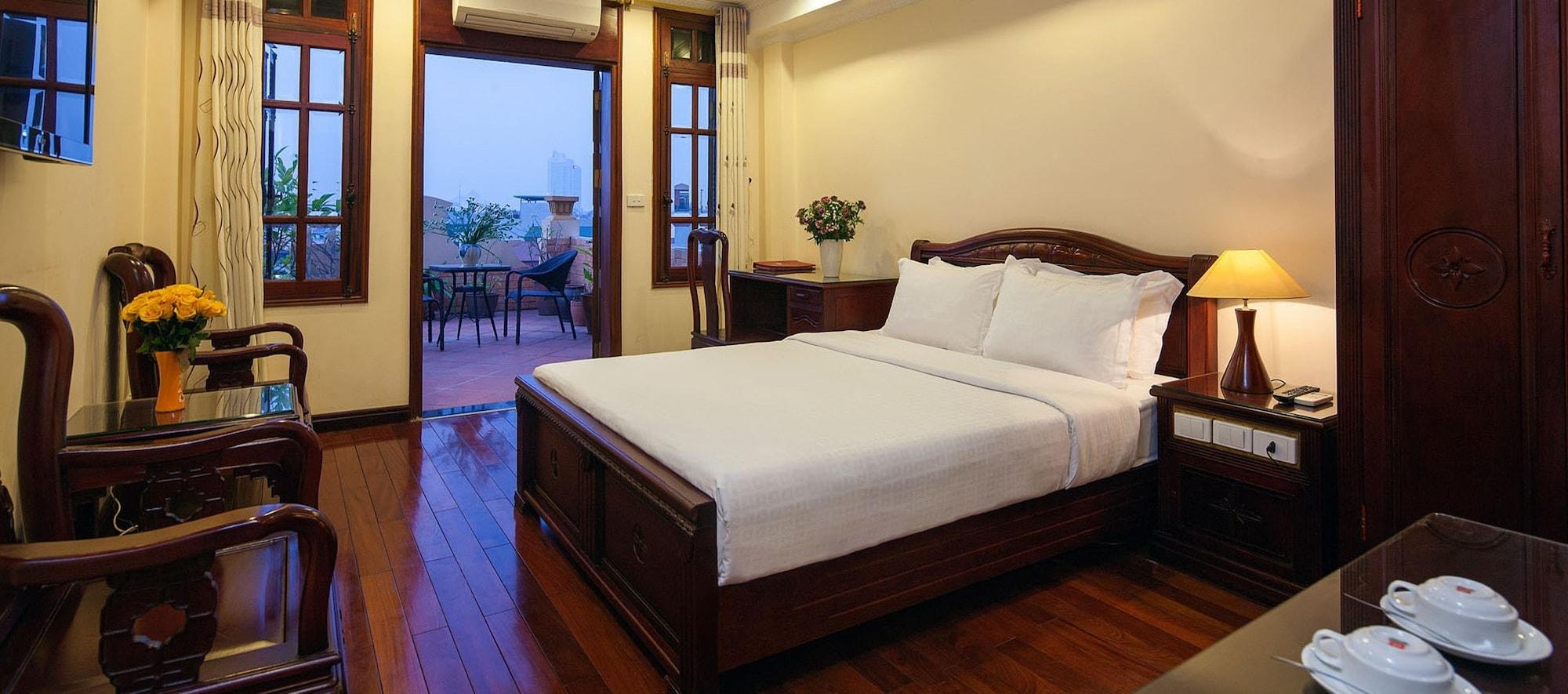 Varios Lucky 3 Hotel & Travel