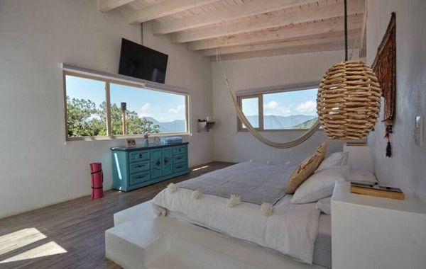 Espectacular Casa Melina en Fraccionamiento El Santuario - Hoteles con parque acuático en Valle de Bravo