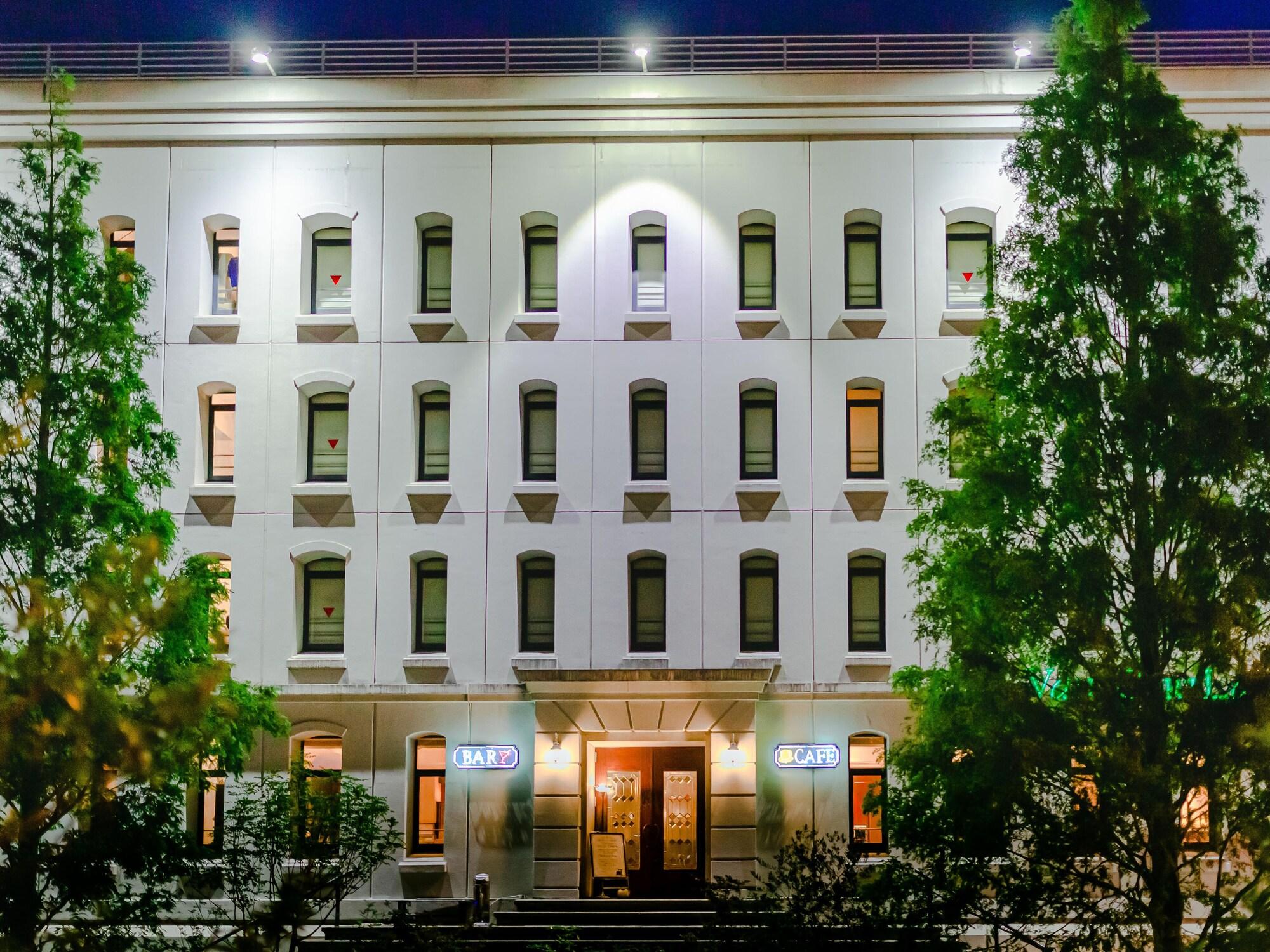 Varios Van CortLandt Hotel