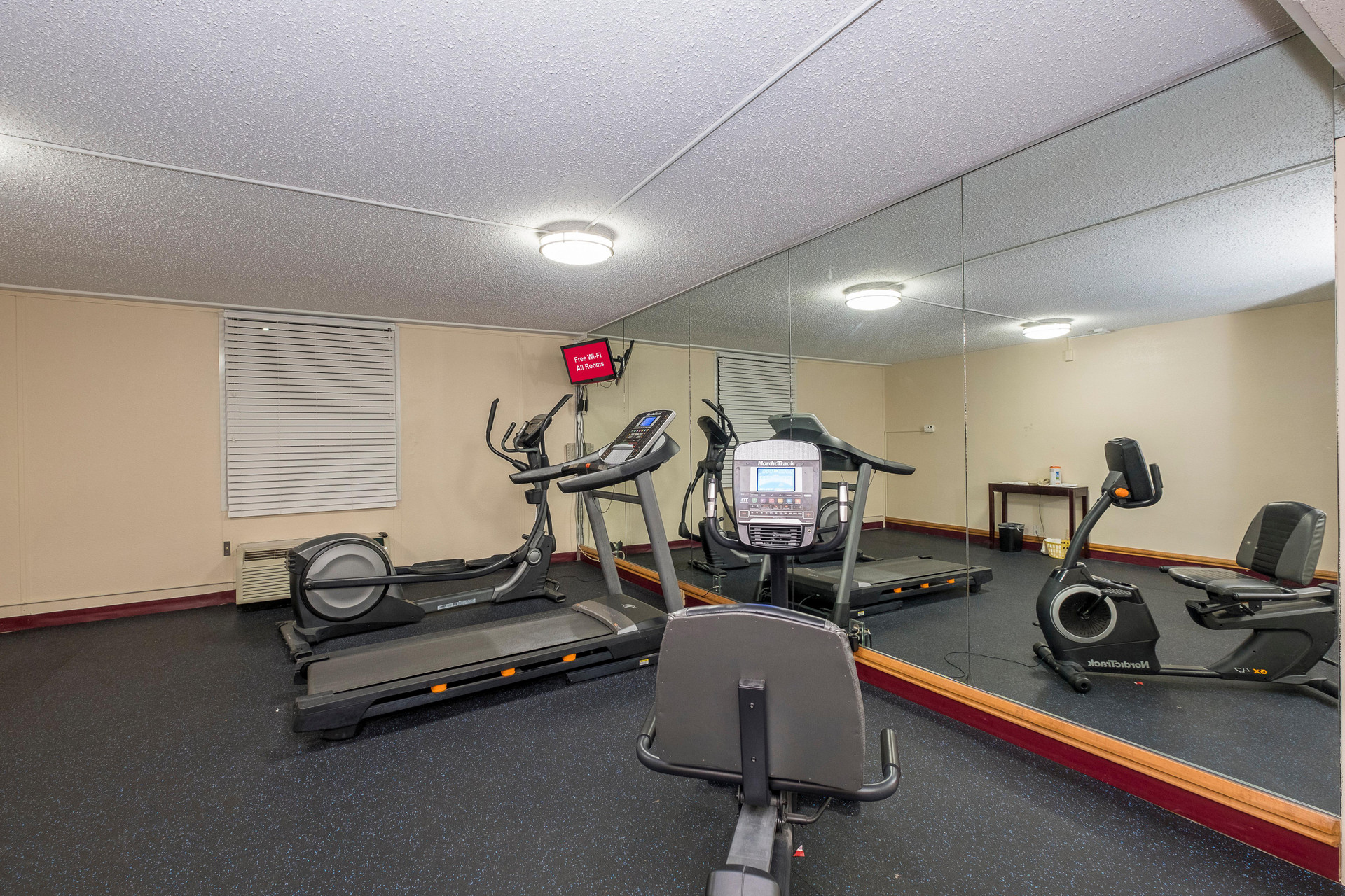 Gimnasio Red Roof Inn Knoxville Central - Papermill Road