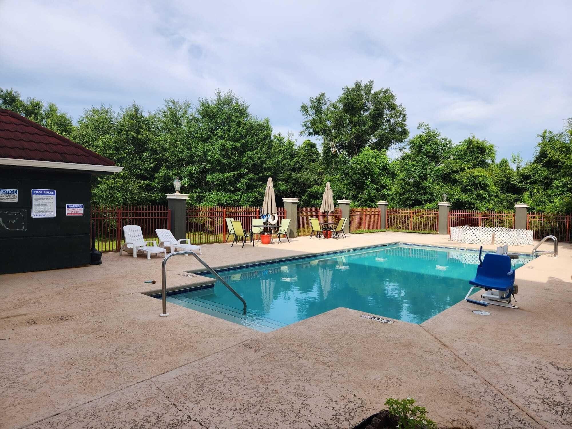 Vista Piscina Stay Express Inn & Suites - Mobile AL