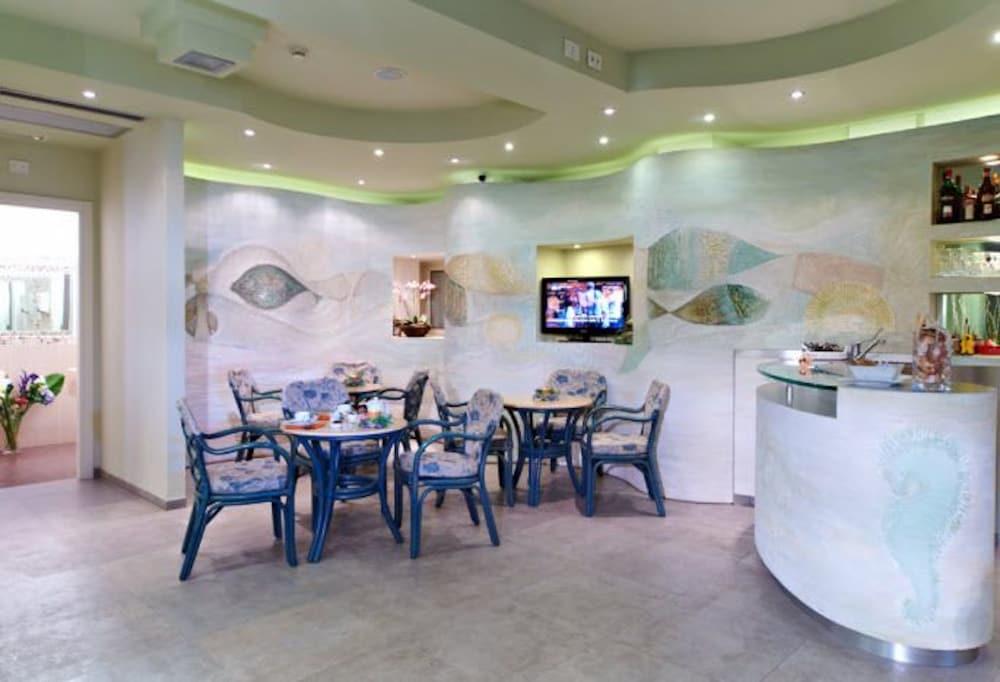 Bar/Salón Hotel Sirio