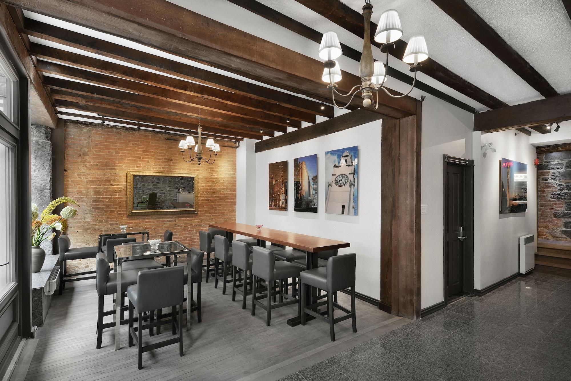 Bar/Salón Hotel Epik Montreal