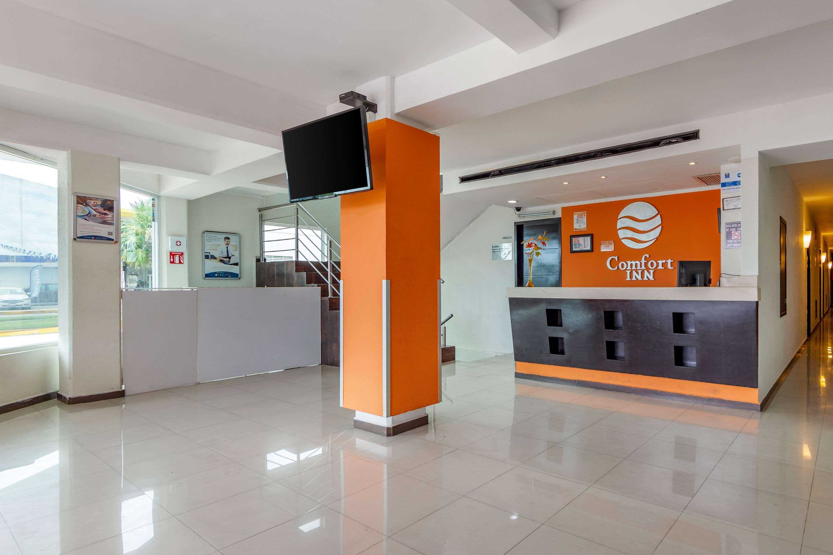 Vista Lobby Comfort Inn Cancun Aeropuerto