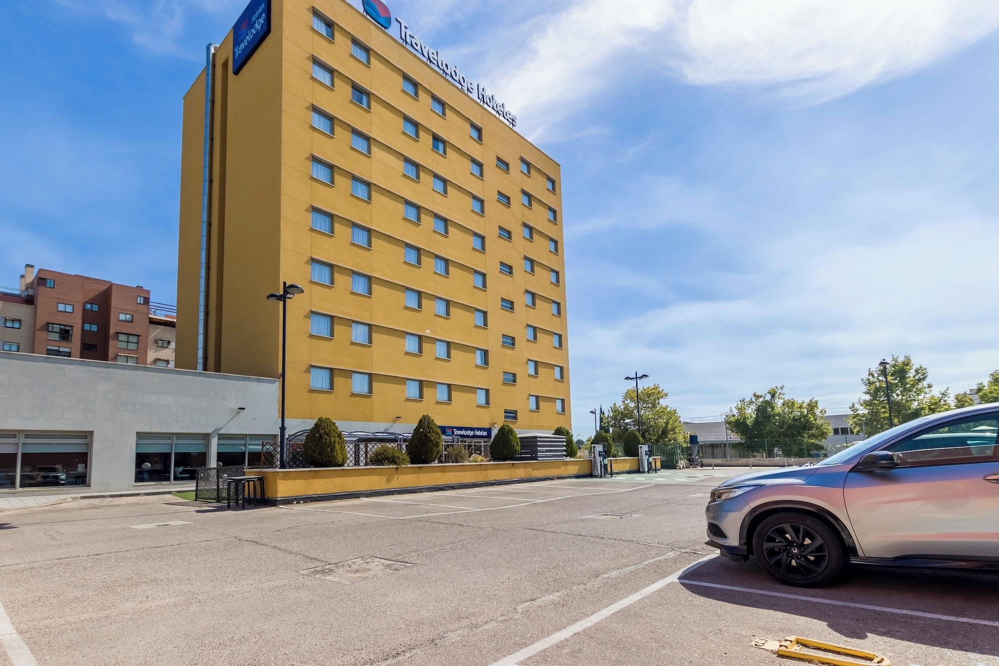 Vista Exterior Travelodge Madrid Alcala de Henares