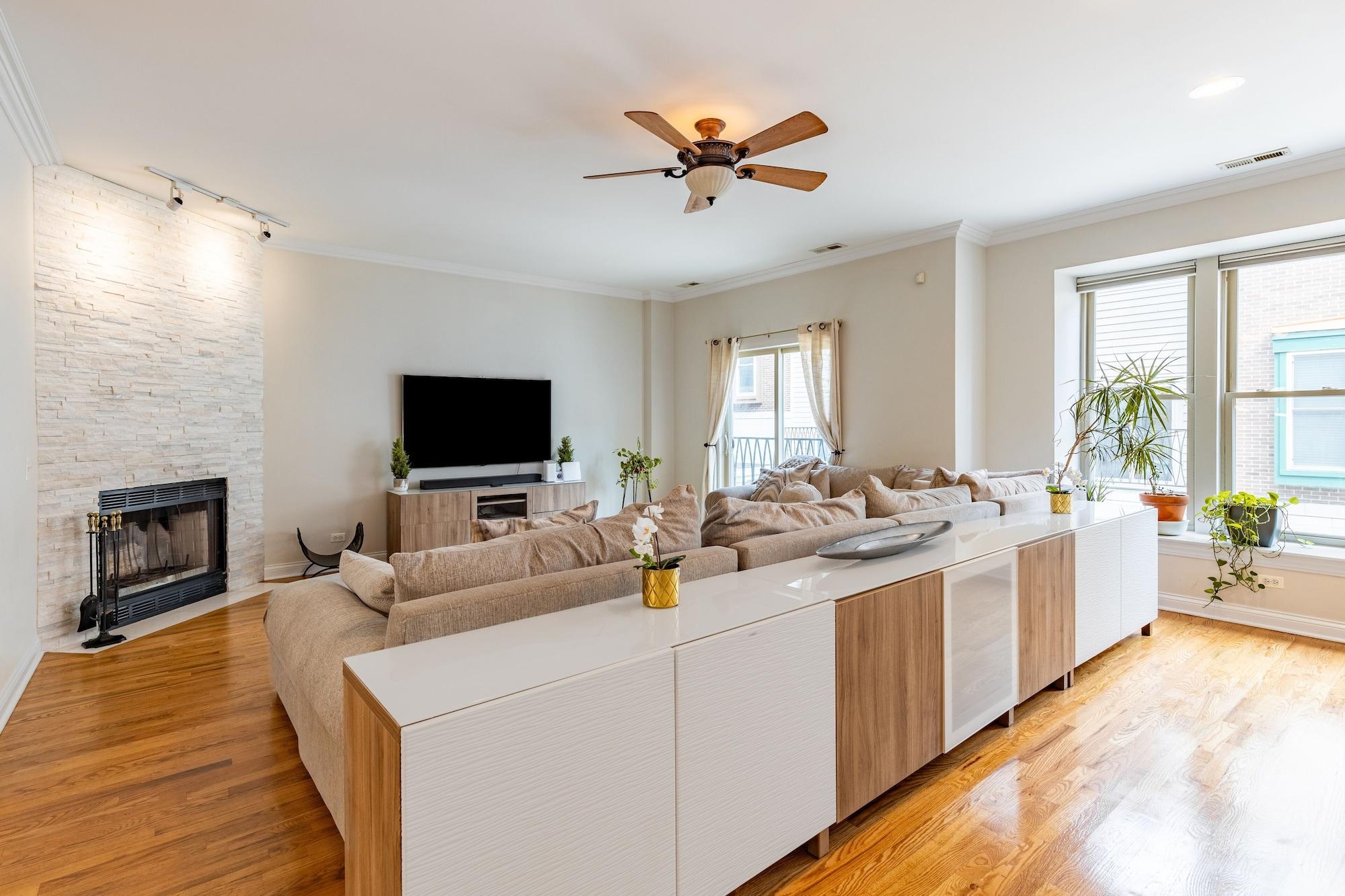 Equipamiento de Habitación Windy City Getaway 3br 2ba Chicago Townhouse 3 Bedroom Home by RedAwning