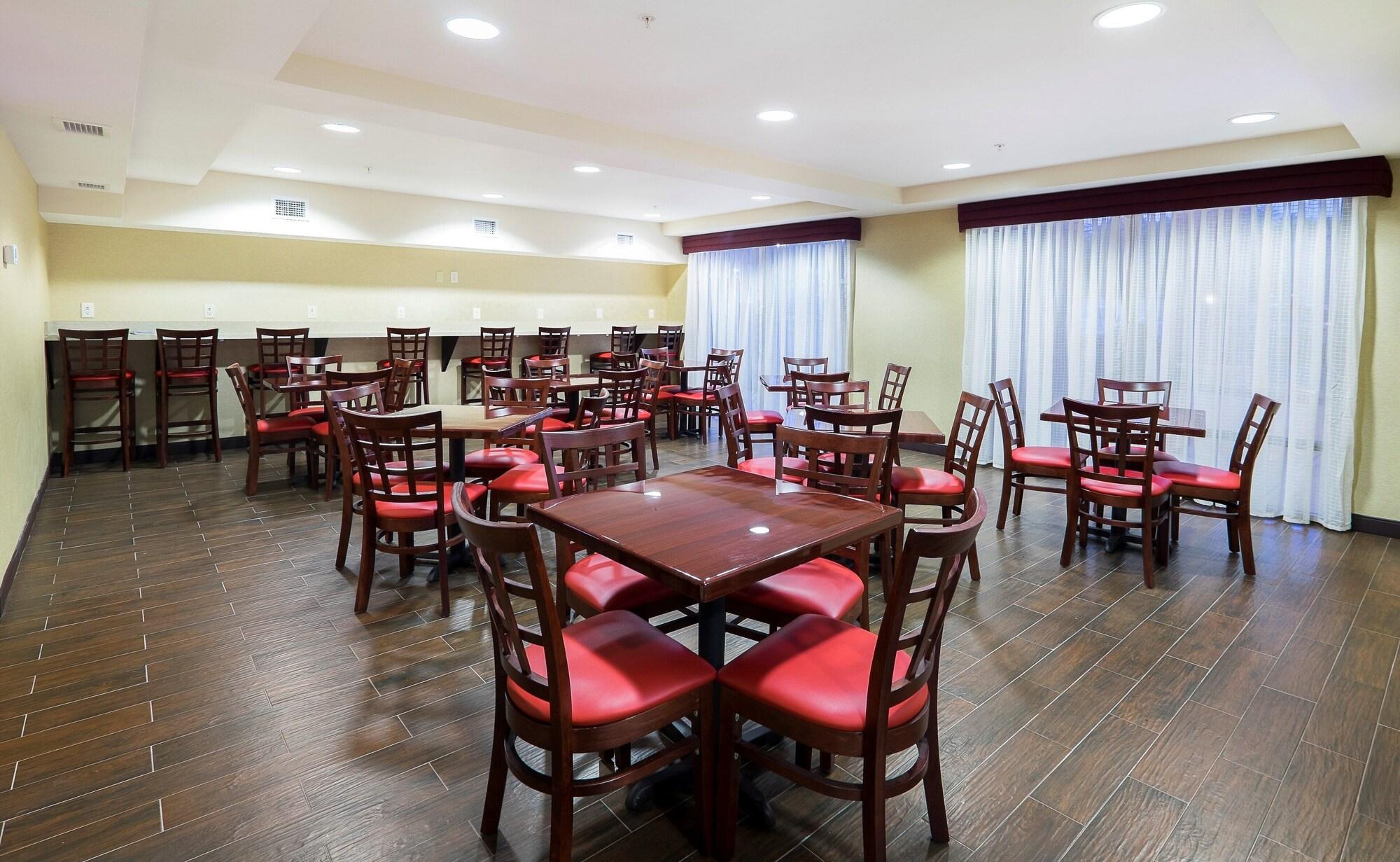 Restaurant Red Roof Inn PLUS+ & Suites Malone
