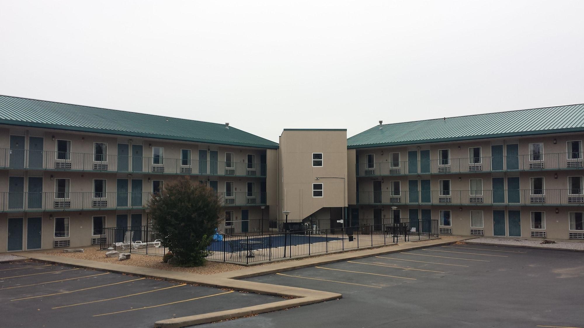 Vista Exterior Days Inn by Wyndham Harrison