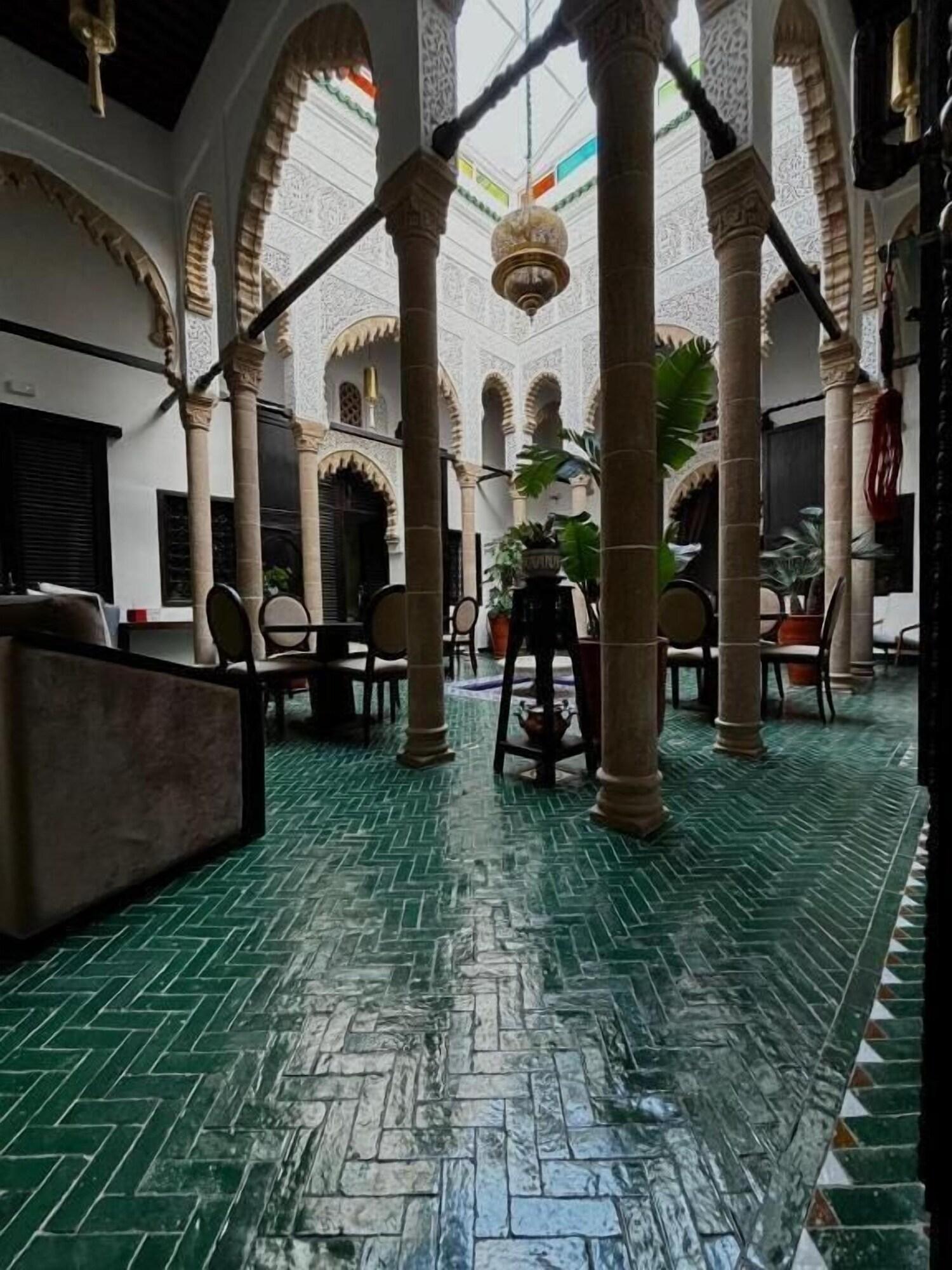 Varios Riad Dar Lalzohra