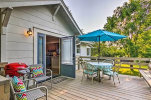 Alquiler Vacacional - Restored Mars Hill Home on 1 Acre: Walk to Town!
