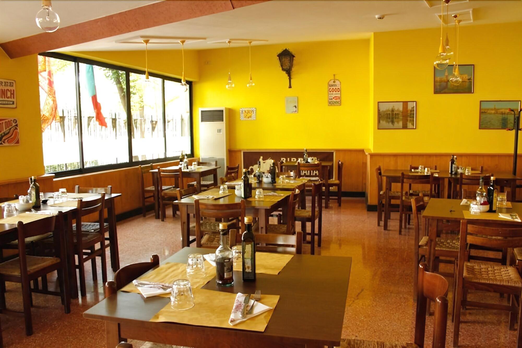 Restaurant Colombo Hotel & Hostel For Backpackers