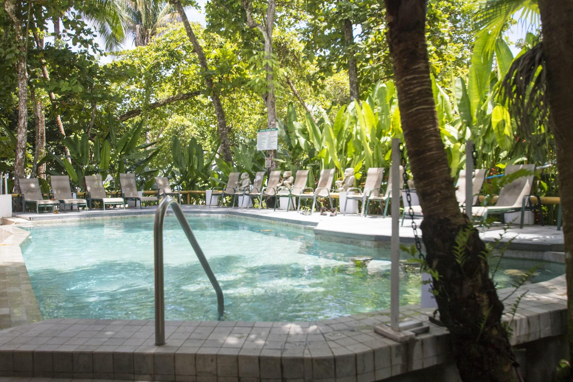 Vista Exterior Oceanfront Hotel Verde Mar direct access to the beach