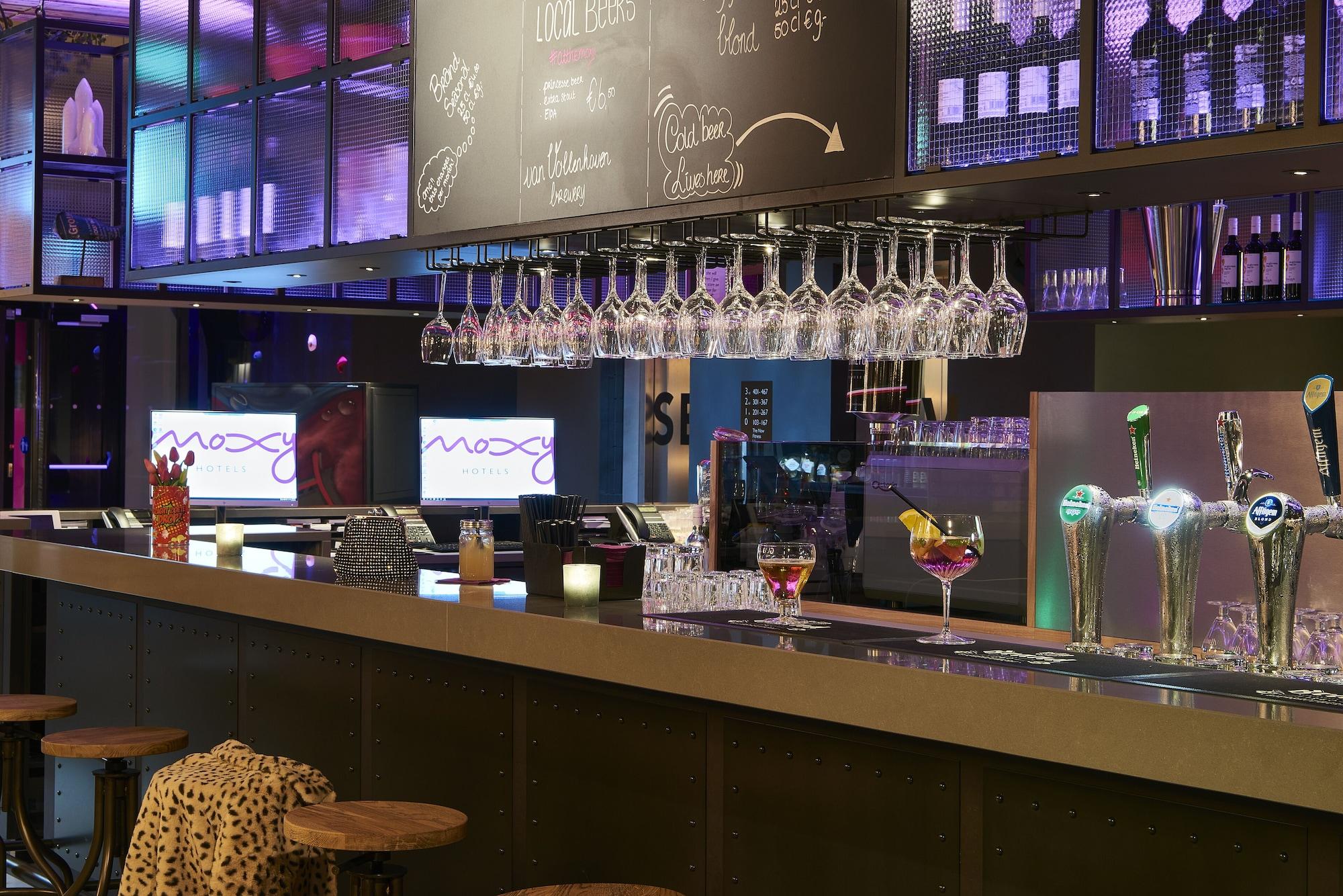 Bar/Salón Moxy Amsterdam Schiphol Airport