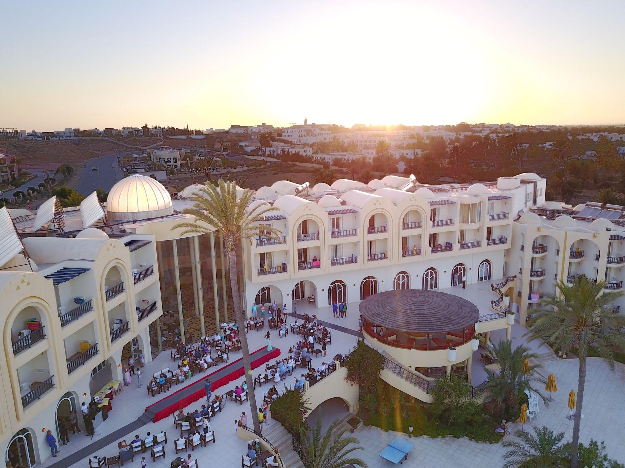 Vista Exterior Eden Star Resort