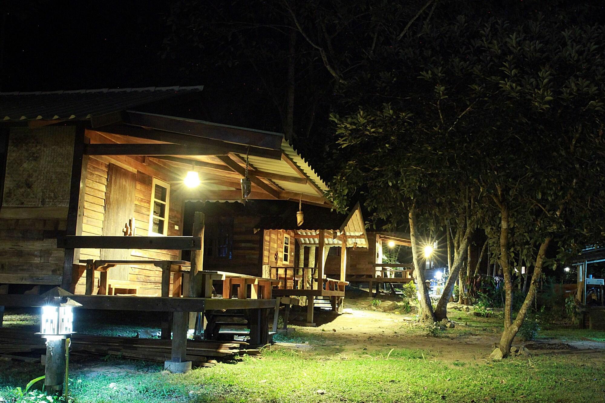 Varios Saranghae Resort Chiang Dao