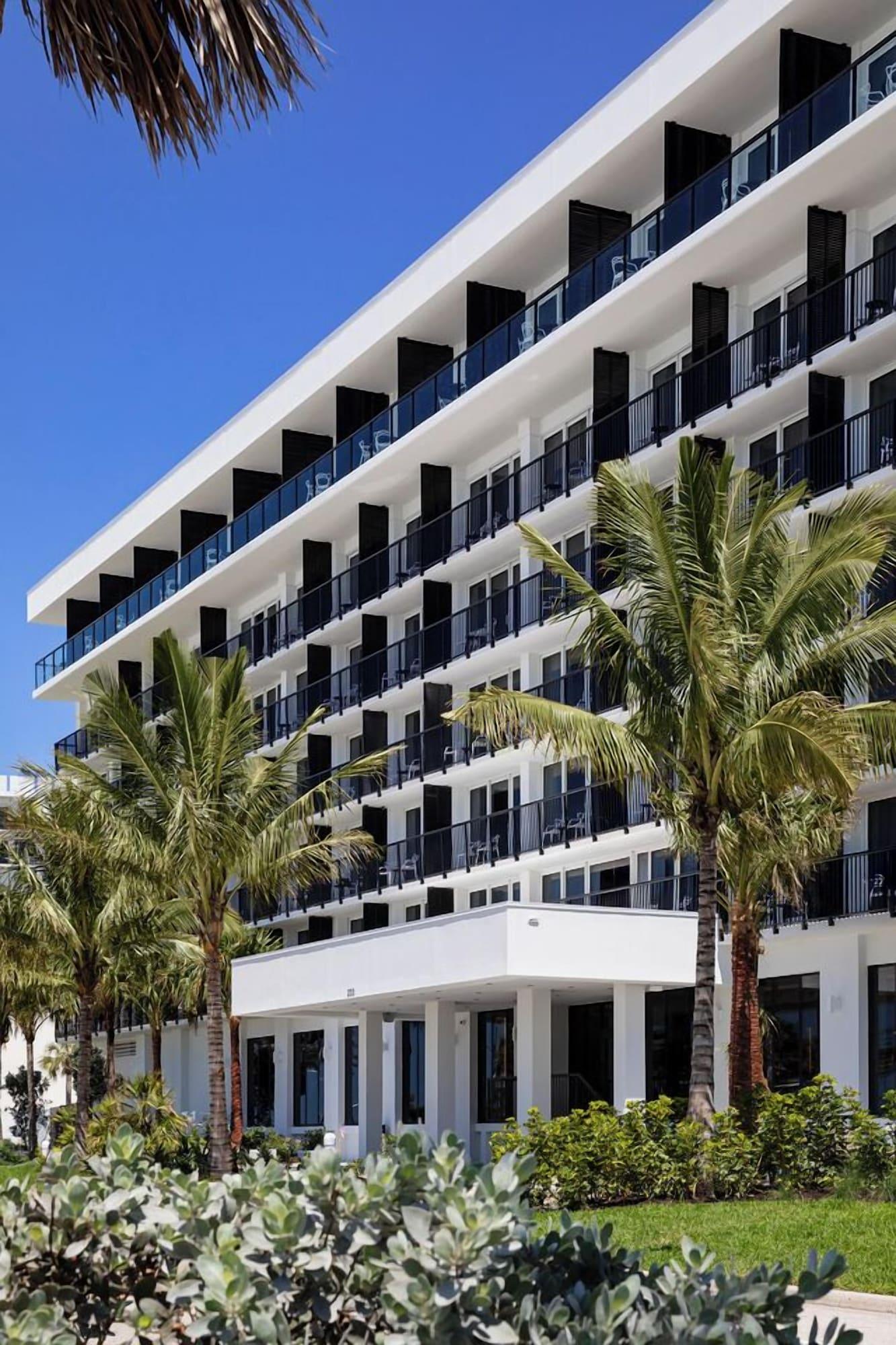 Vista Exterior Cirque St. Armands Beachside