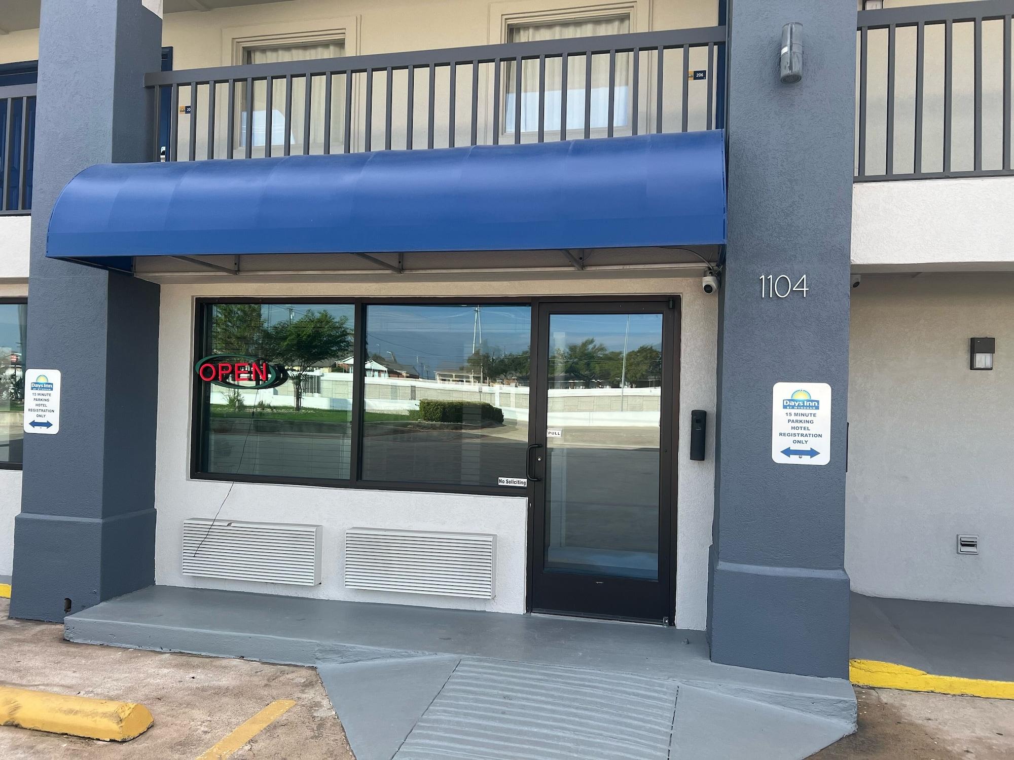 Vista Exterior Days Inn by Wyndham Temple