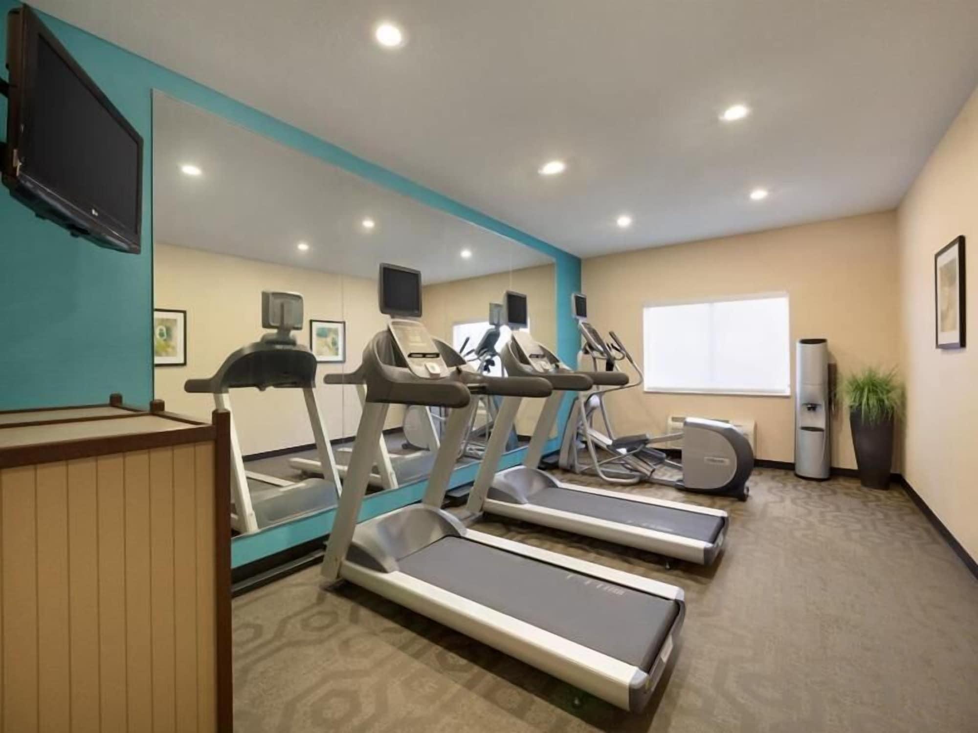 Gimnasio Country Inn & Suites by Radisson, Bismarck-Mandan
