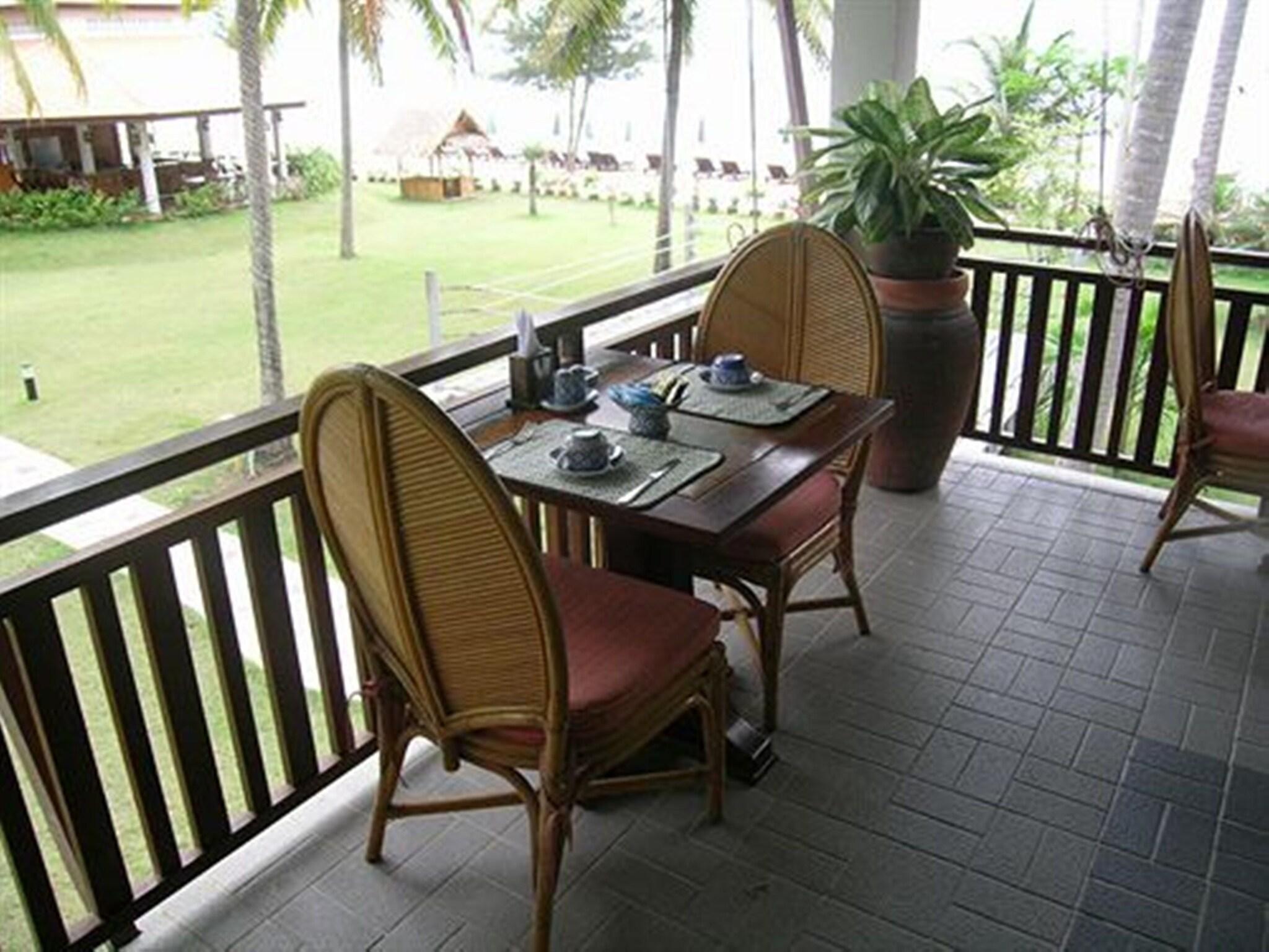 Bar/Salón Coral Hotel Bangsaphan