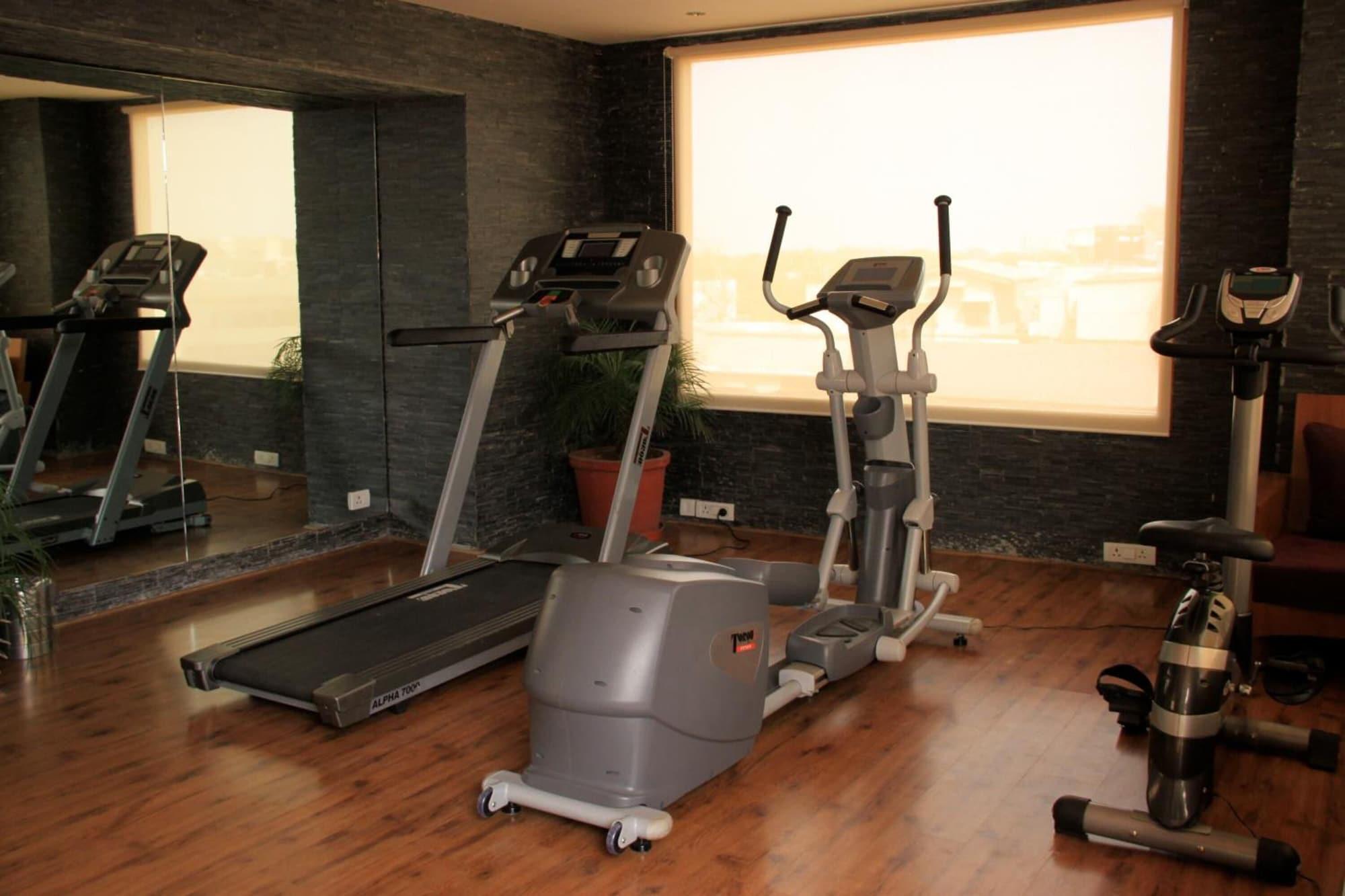 Gimnasio Udman Panchshila Park by Ferns N Petals