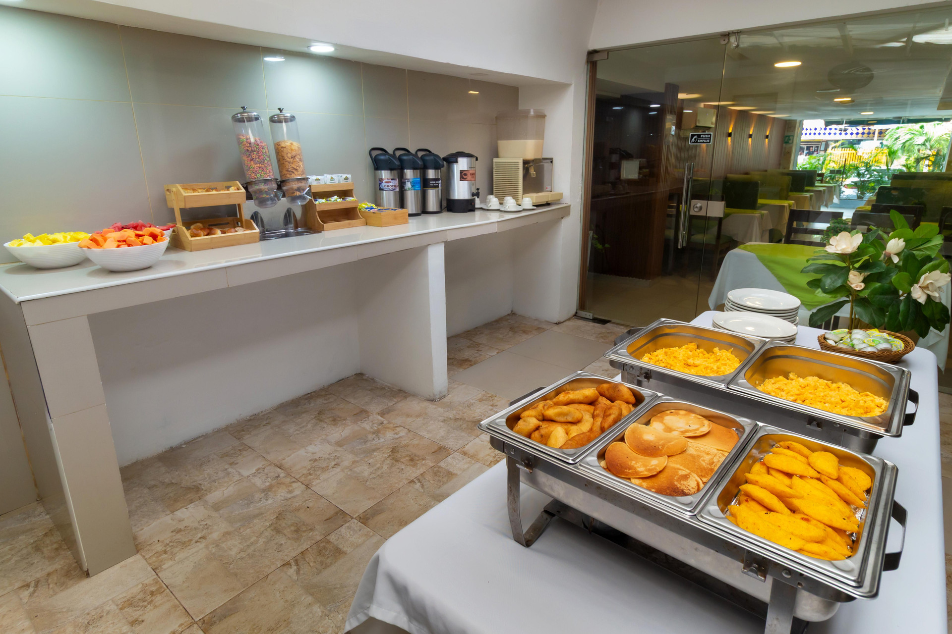 Restaurant Hotel Avexi Suites By Geh Suites
