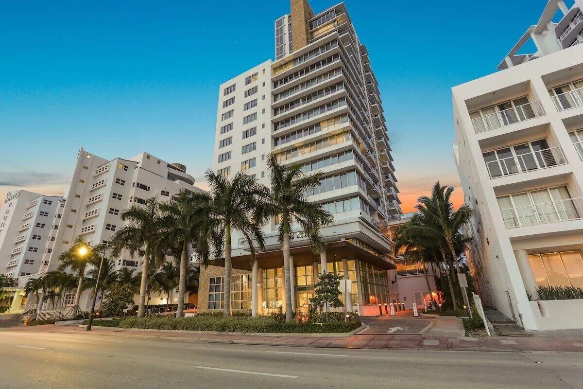 Vista Exterior Dharma Home Suites Miami at Monte Carlo