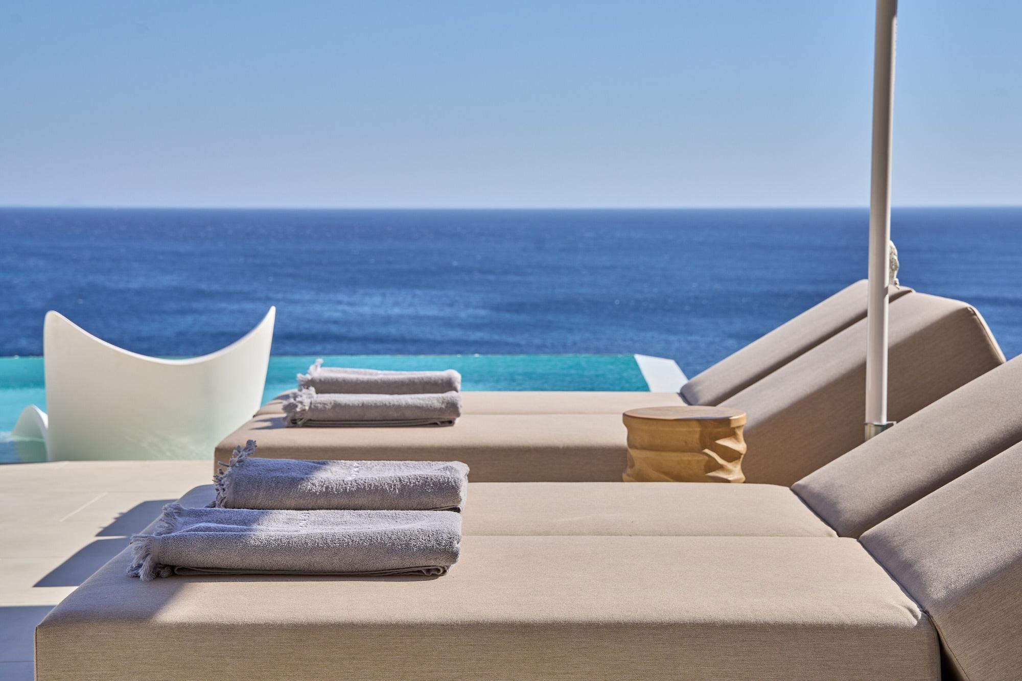 Playa Ios Grand Pool Suites