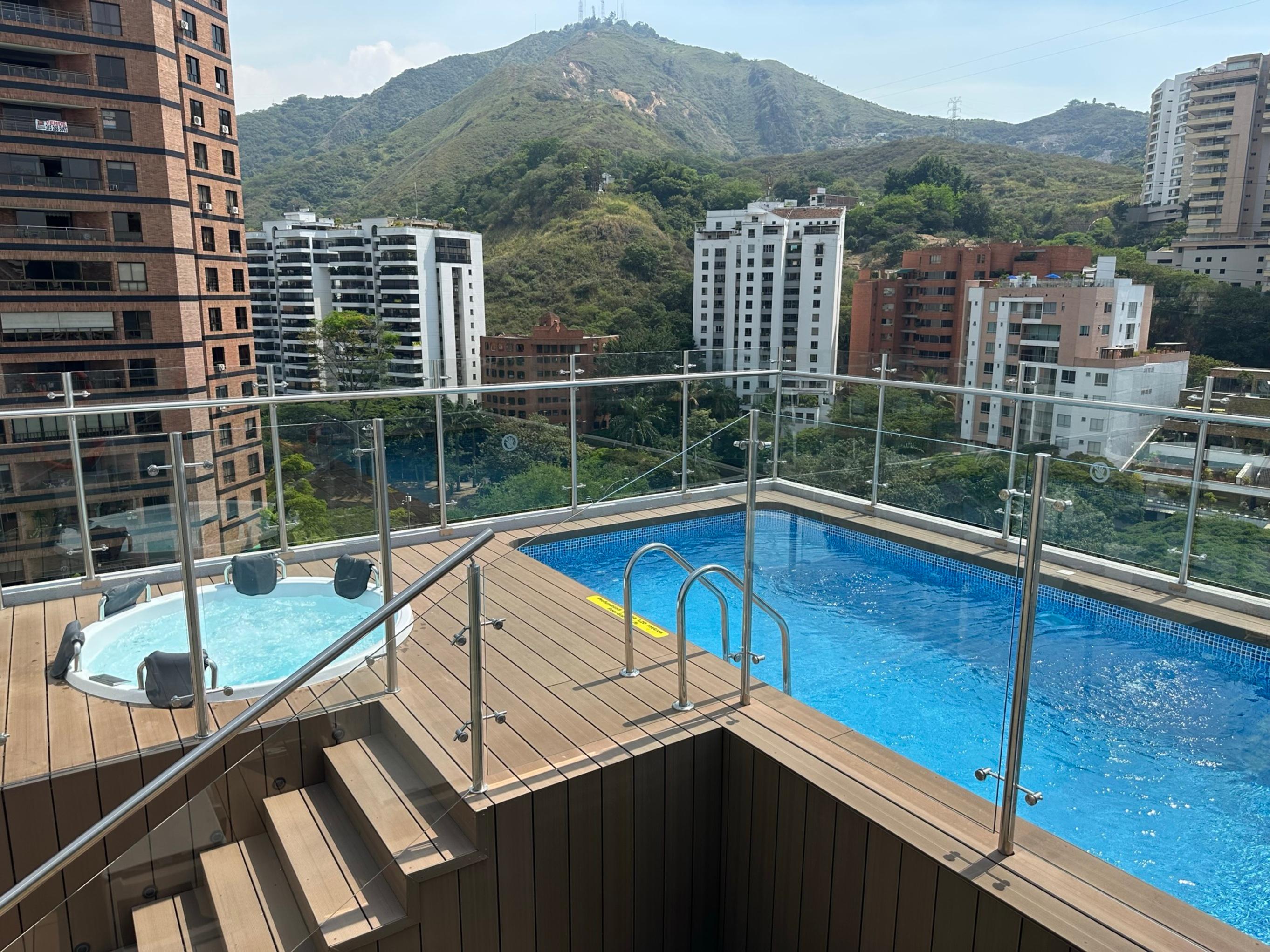 Hotel Hampton By Hilton Cali