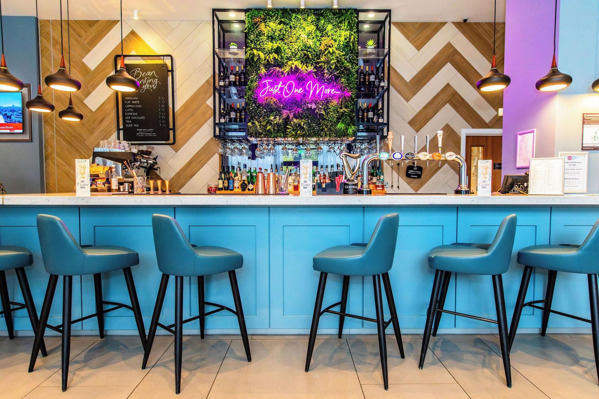 Bar/Salón Hilton Garden Inn Abingdon Oxford