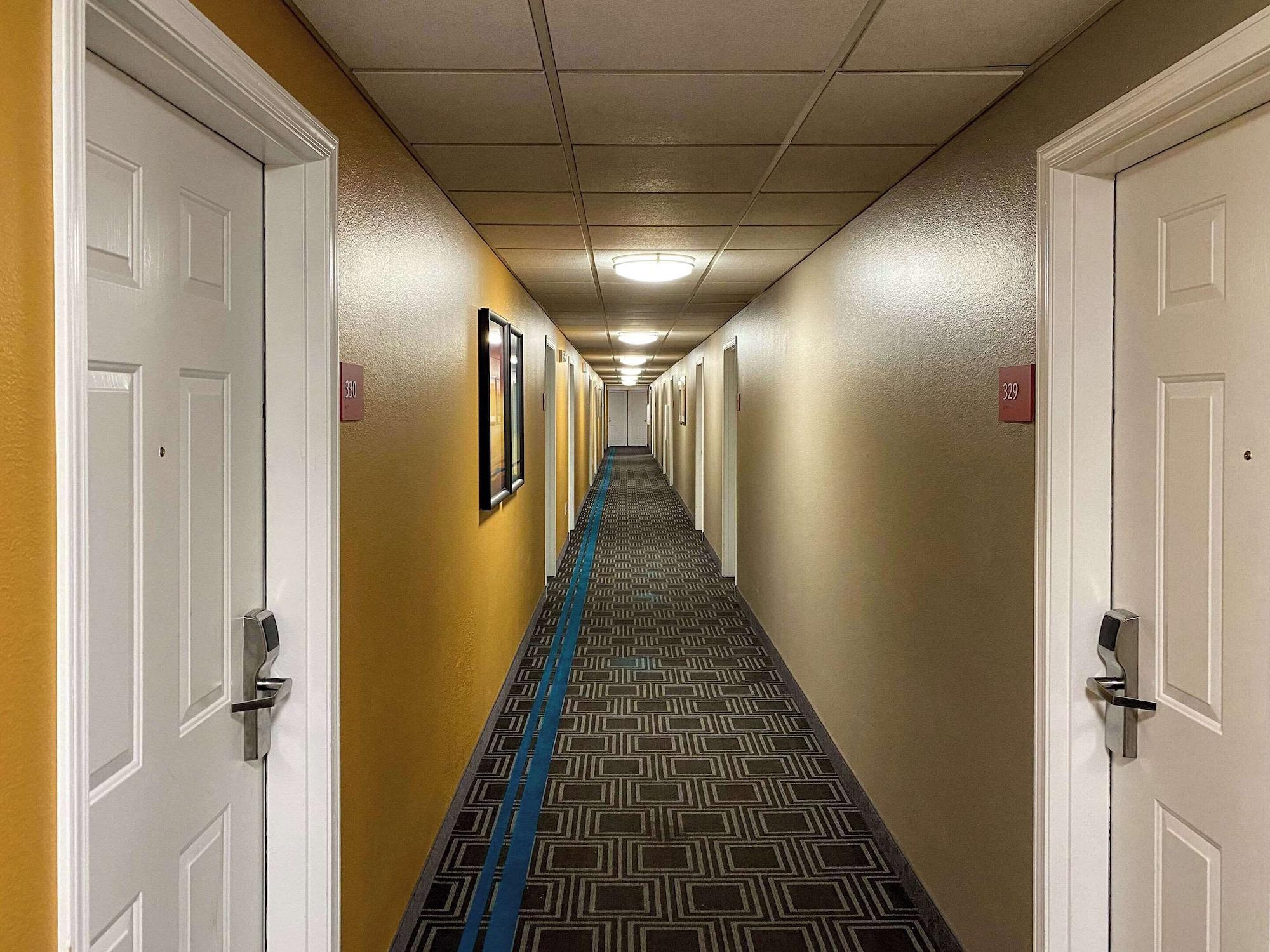 Vista Lobby MainStay Suites Middleburg Heights Cleveland Airport