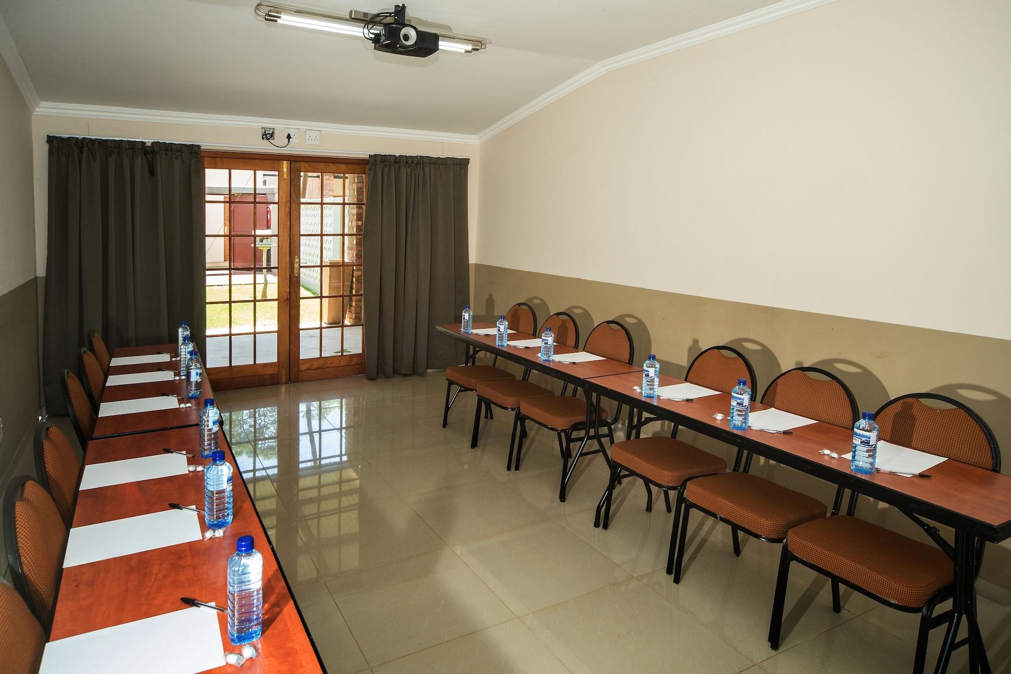 Sala de Reuniones C'est Si Bon Hotel