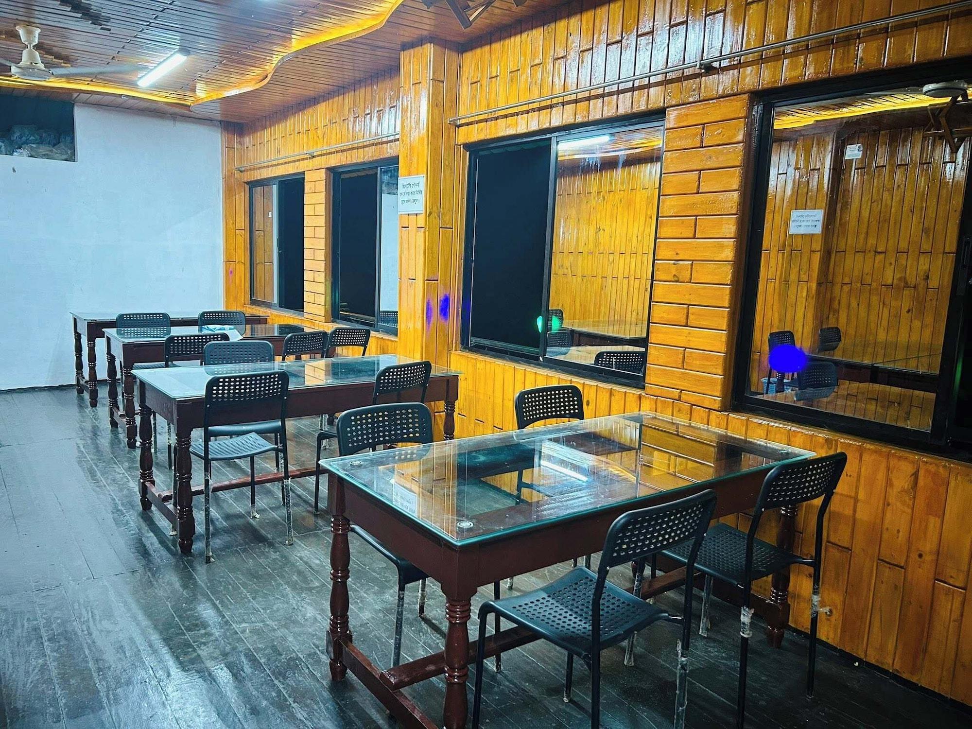 Restaurant Royal Hill Resort Mirinja Valley Lama