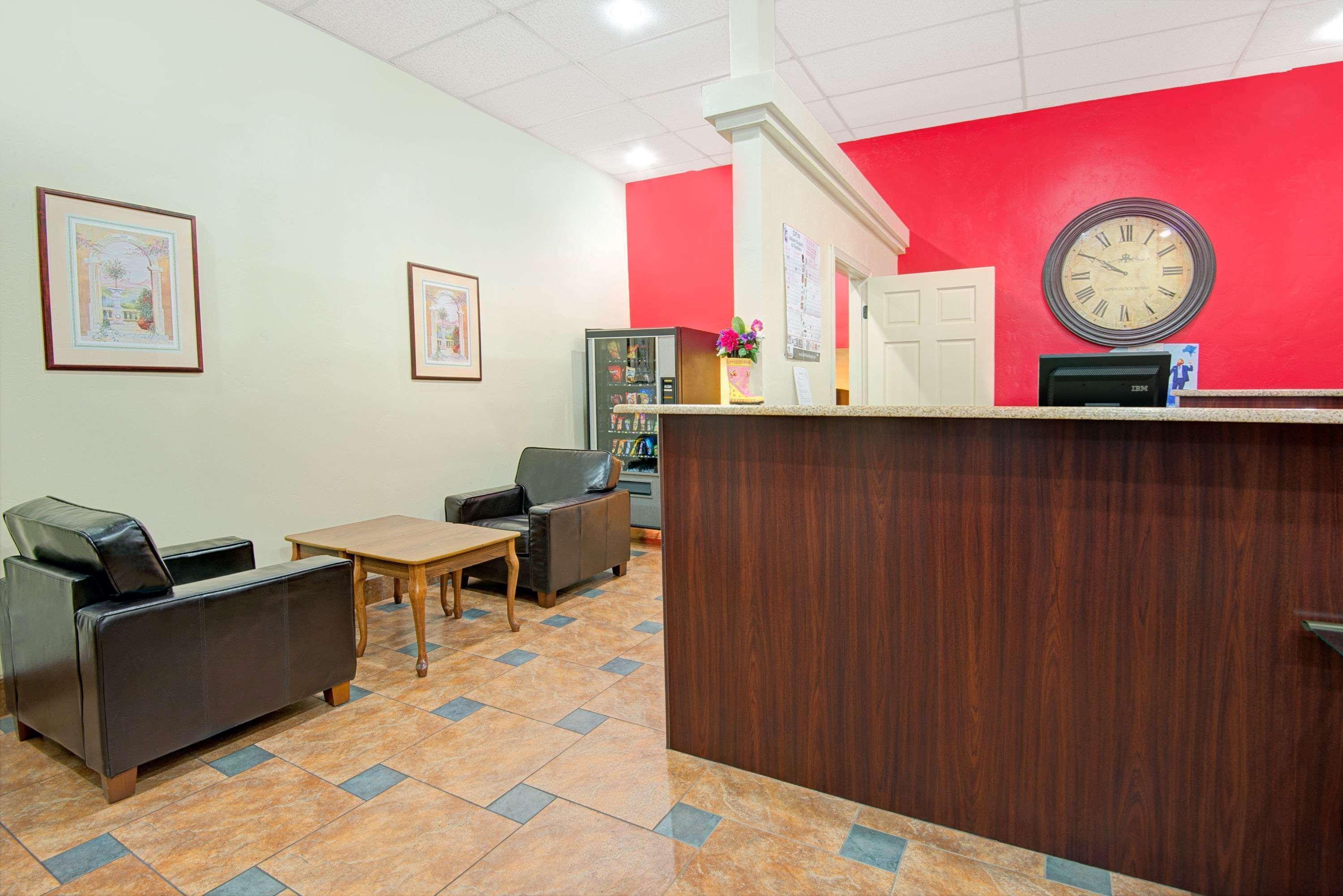 Vista Lobby Super 8 by Wyndham Las Cruces University Area