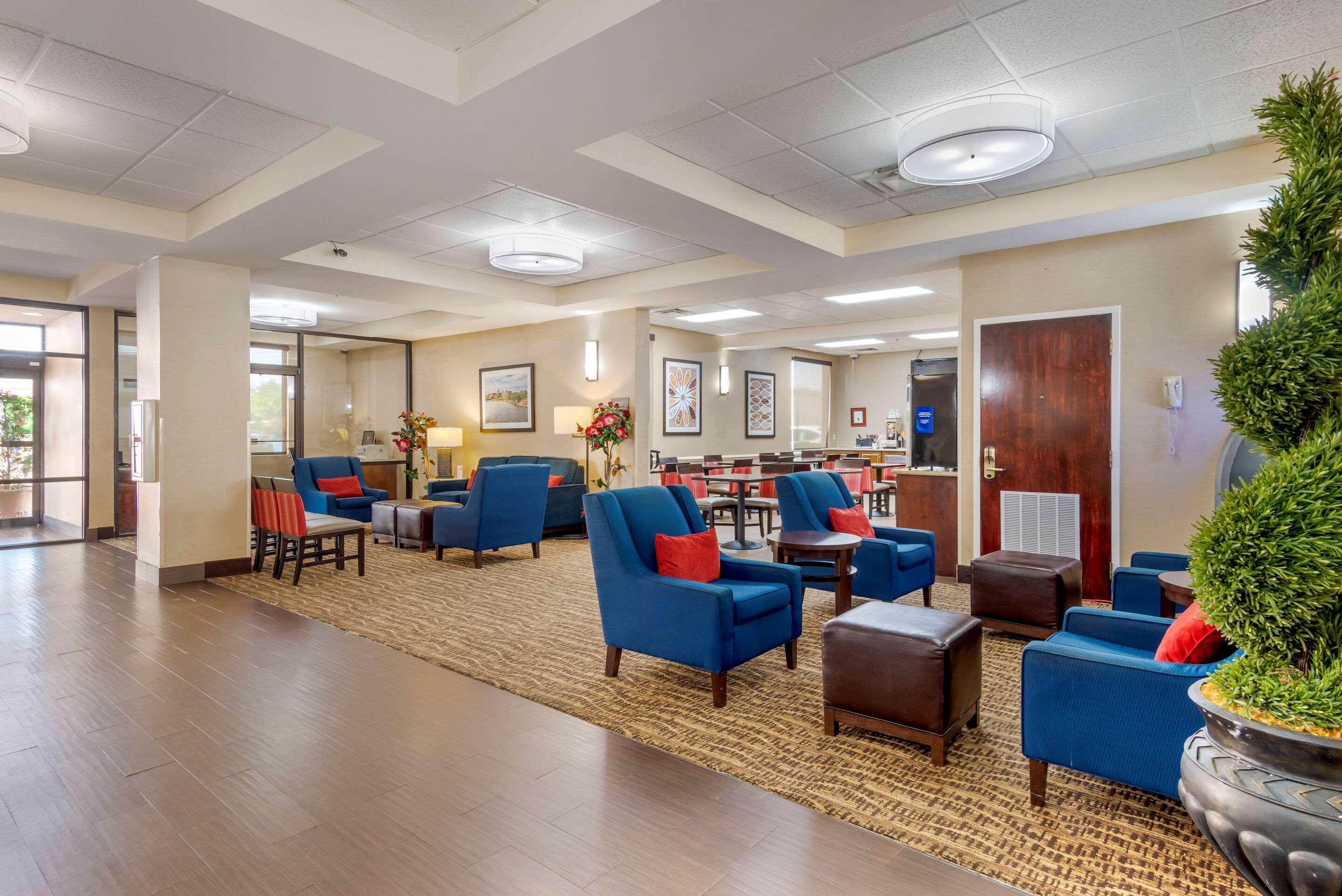 Vista Lobby Comfort Inn Columbus near Fort Benning