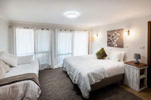 Alquiler Vacacional - Wollombi Country House set in a private 4 acre garden estate with rural views.