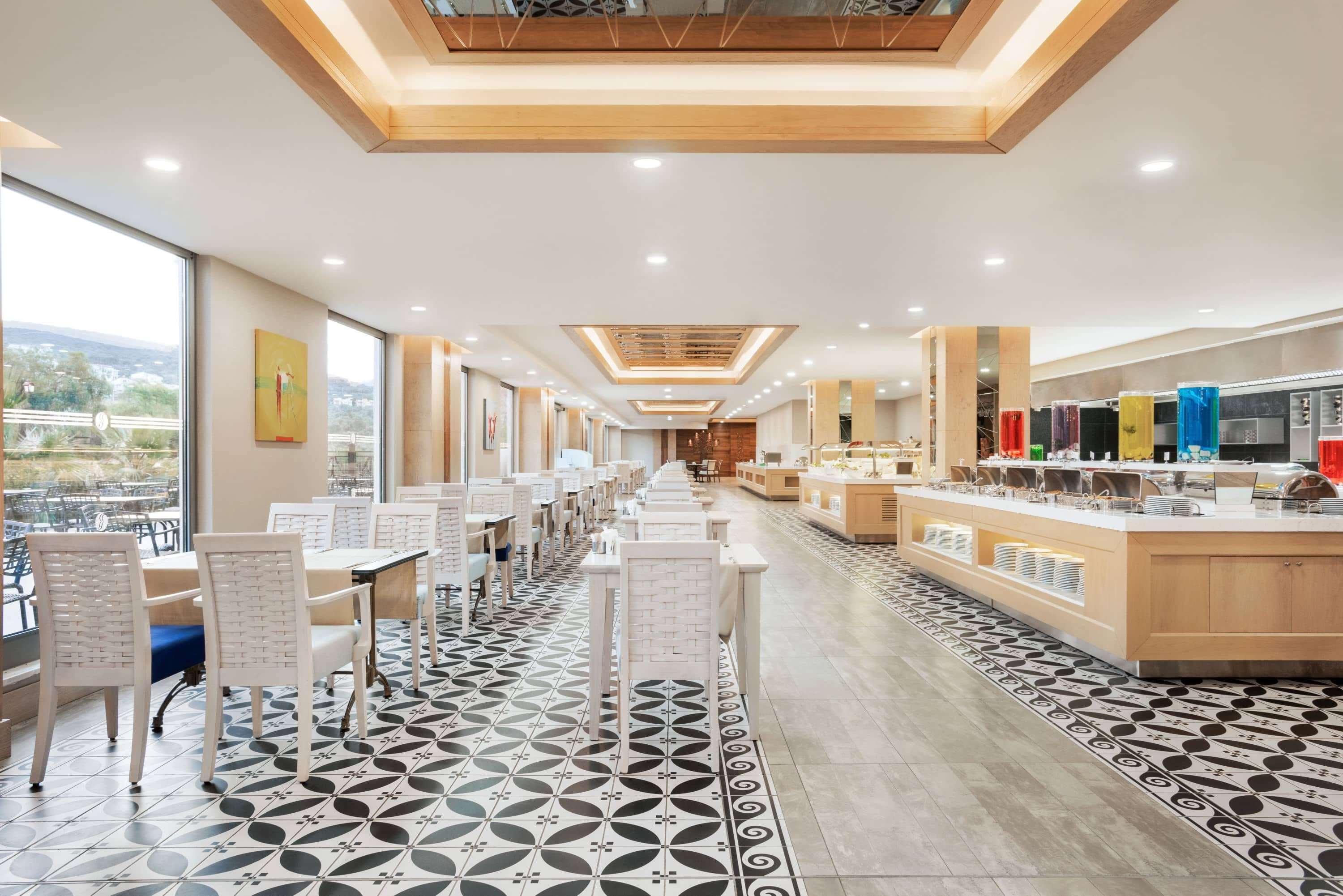 Restaurant Ramada Hotel & Suites By Wyndham Kusadasi