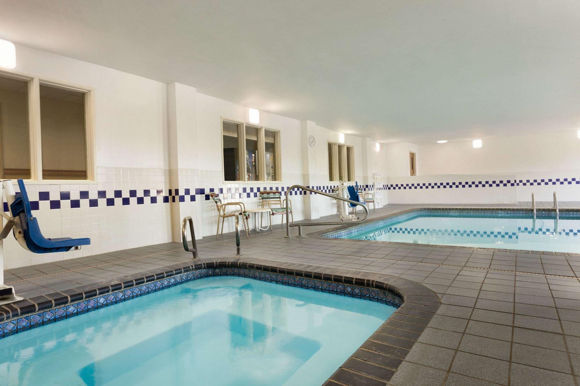 Spa Baymont by Wyndham Salina