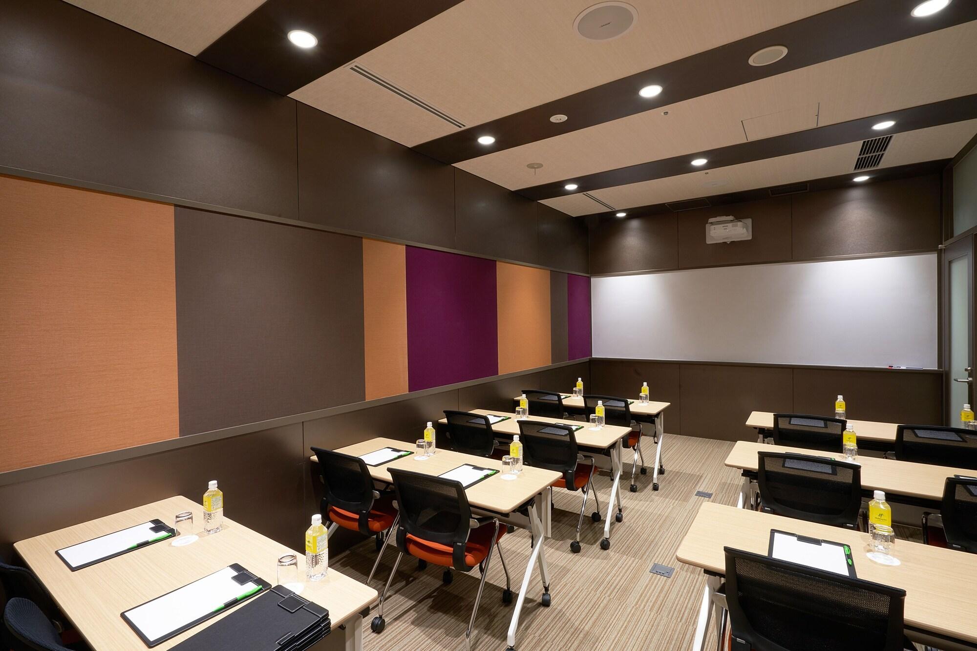 Sala de Reuniones Holiday Inn & Suites Shin Osaka by IHG