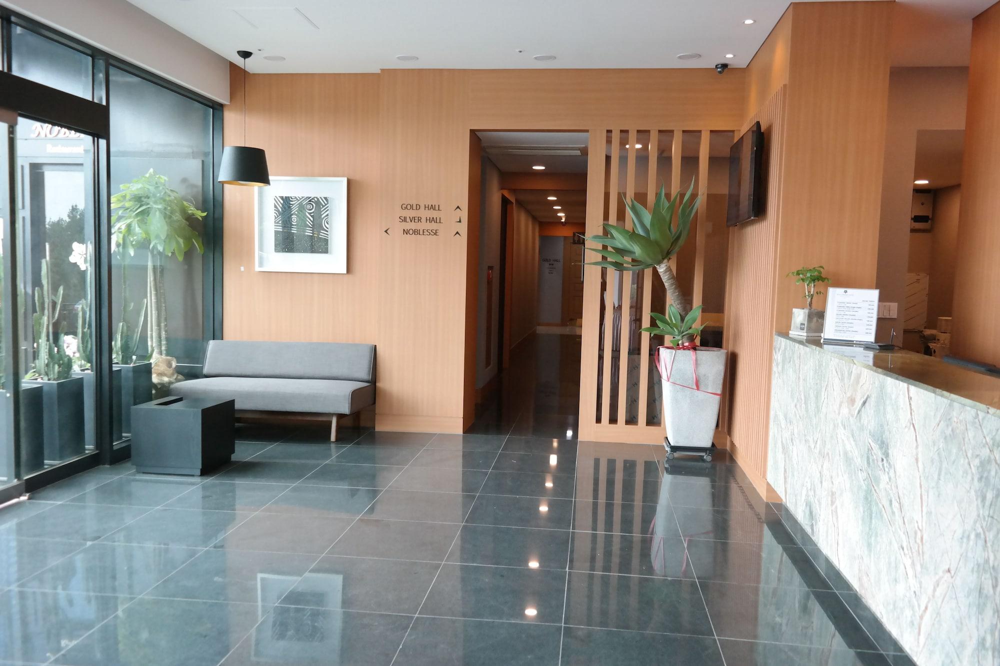 Vista Lobby Asia Lakeside Hotel