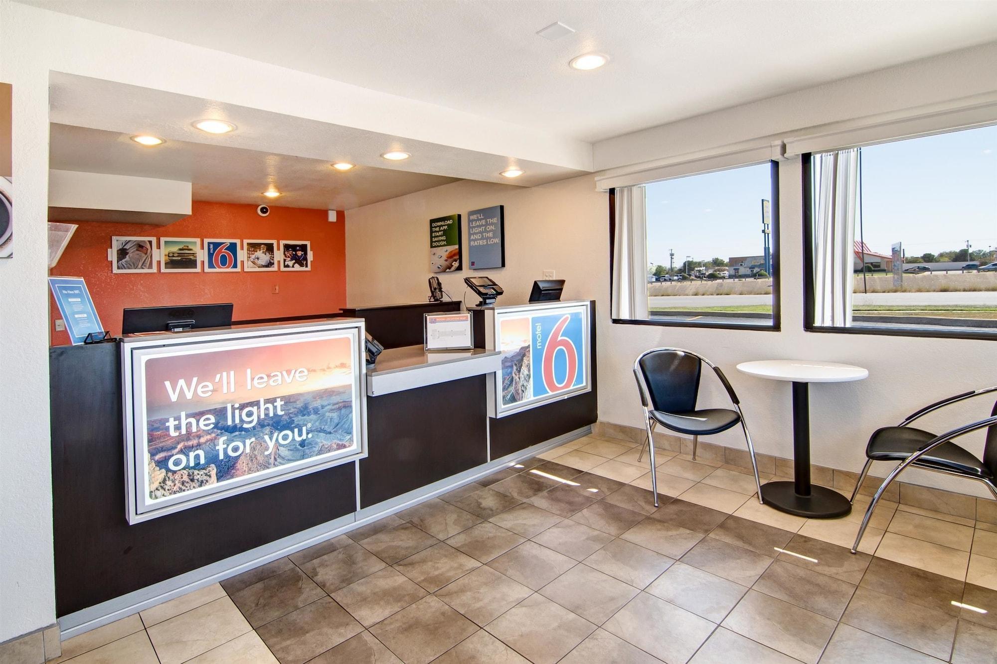 Restaurant Motel 6 Dallas Euless