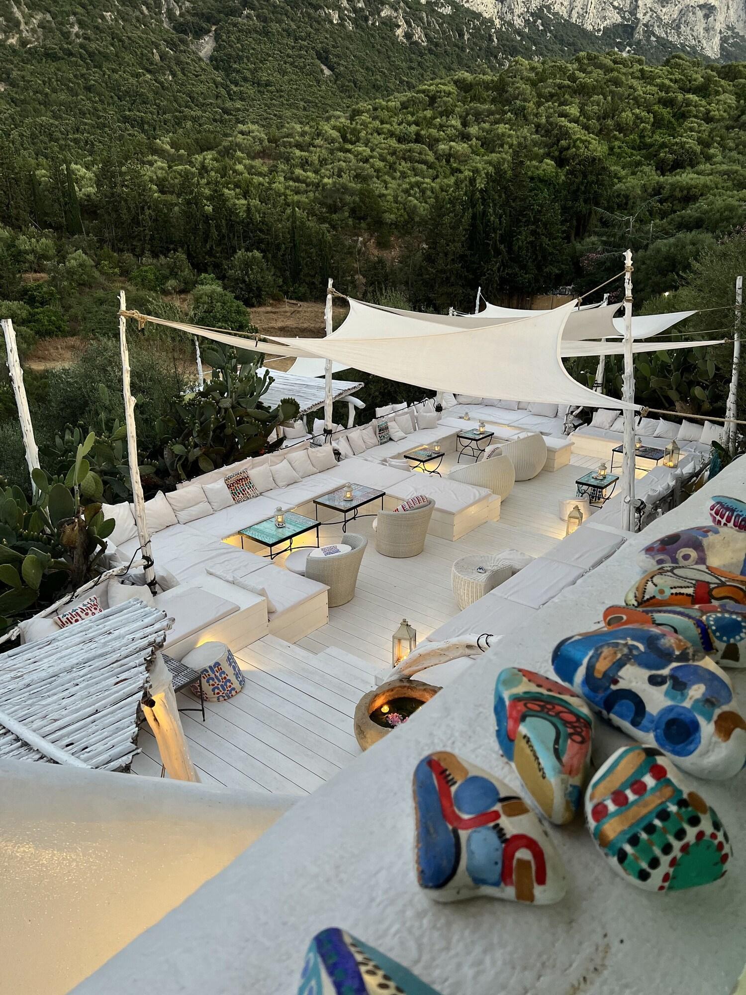 Bar/Salón Su Gologone