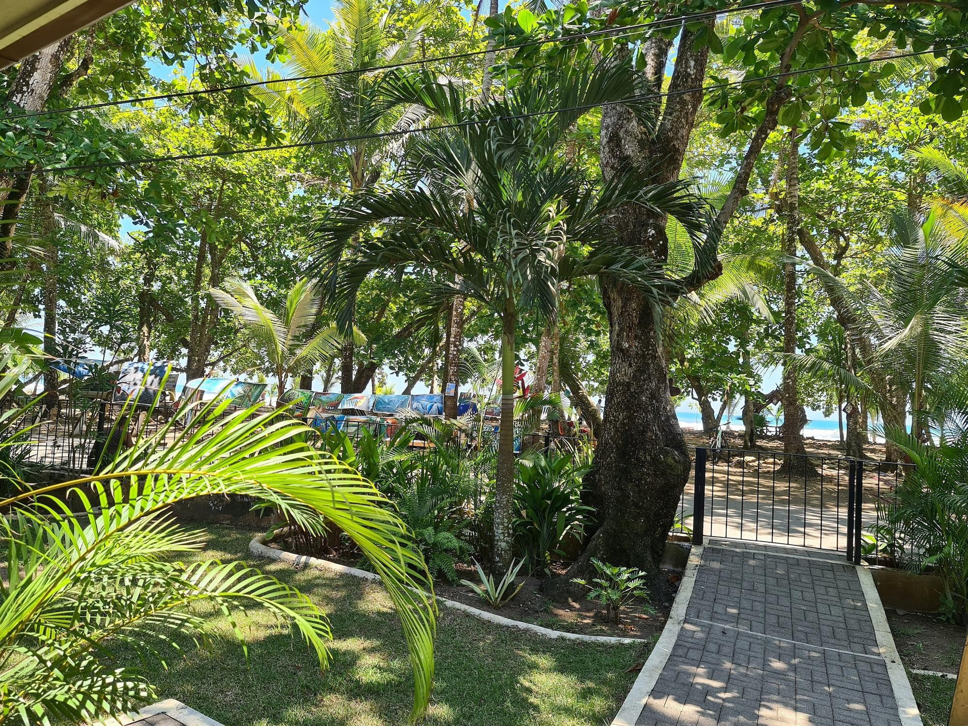 Vista Exterior Hona Beach Hotel