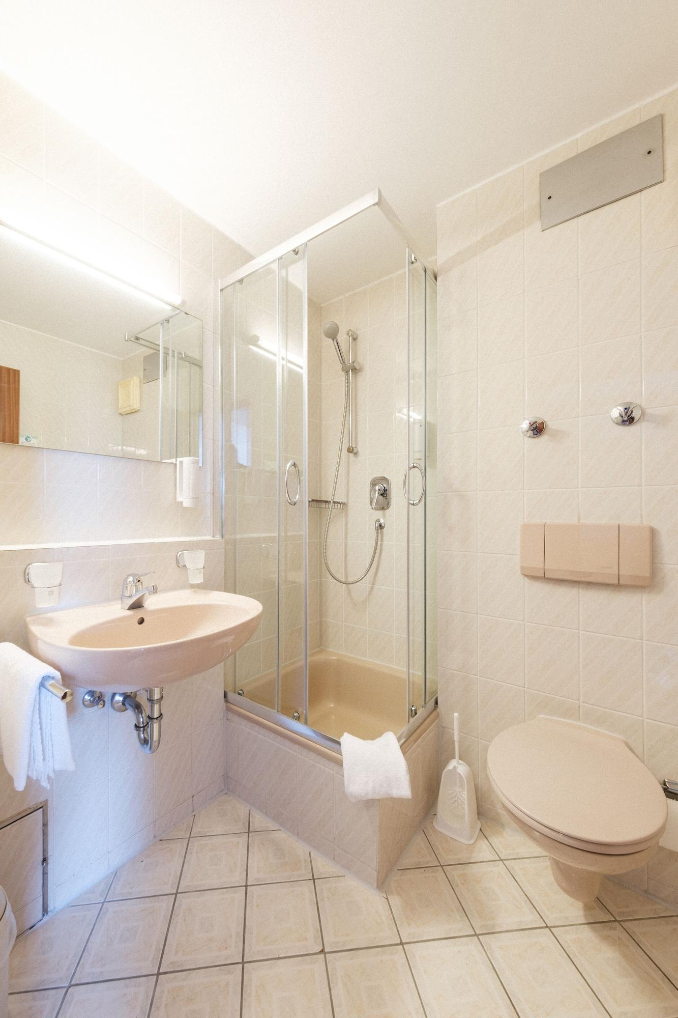Equipamiento de Habitación Hotel Flora Stuttgart - Möhringen