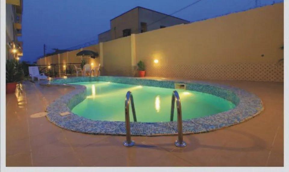 Vista Piscina Apartment Royale Hotel & Suite