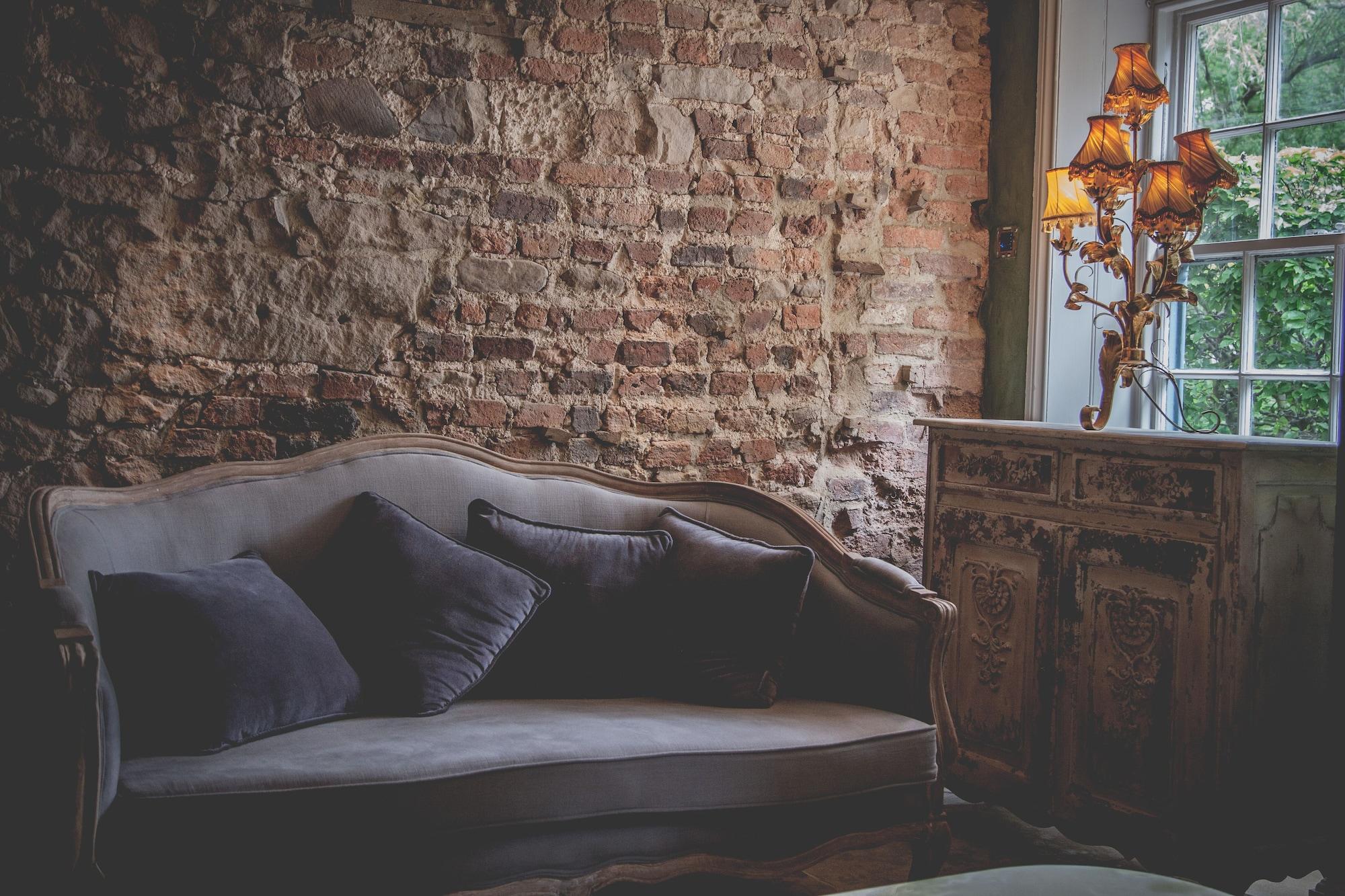 Vista Lobby Le Petit Chateau & William de Percy