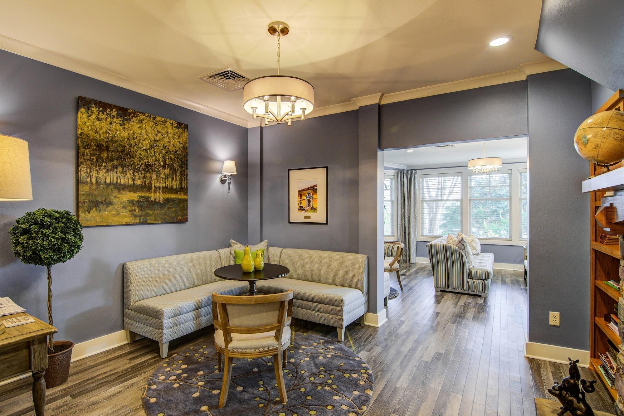 Vista Lobby Lookout Point Lakeside Inn