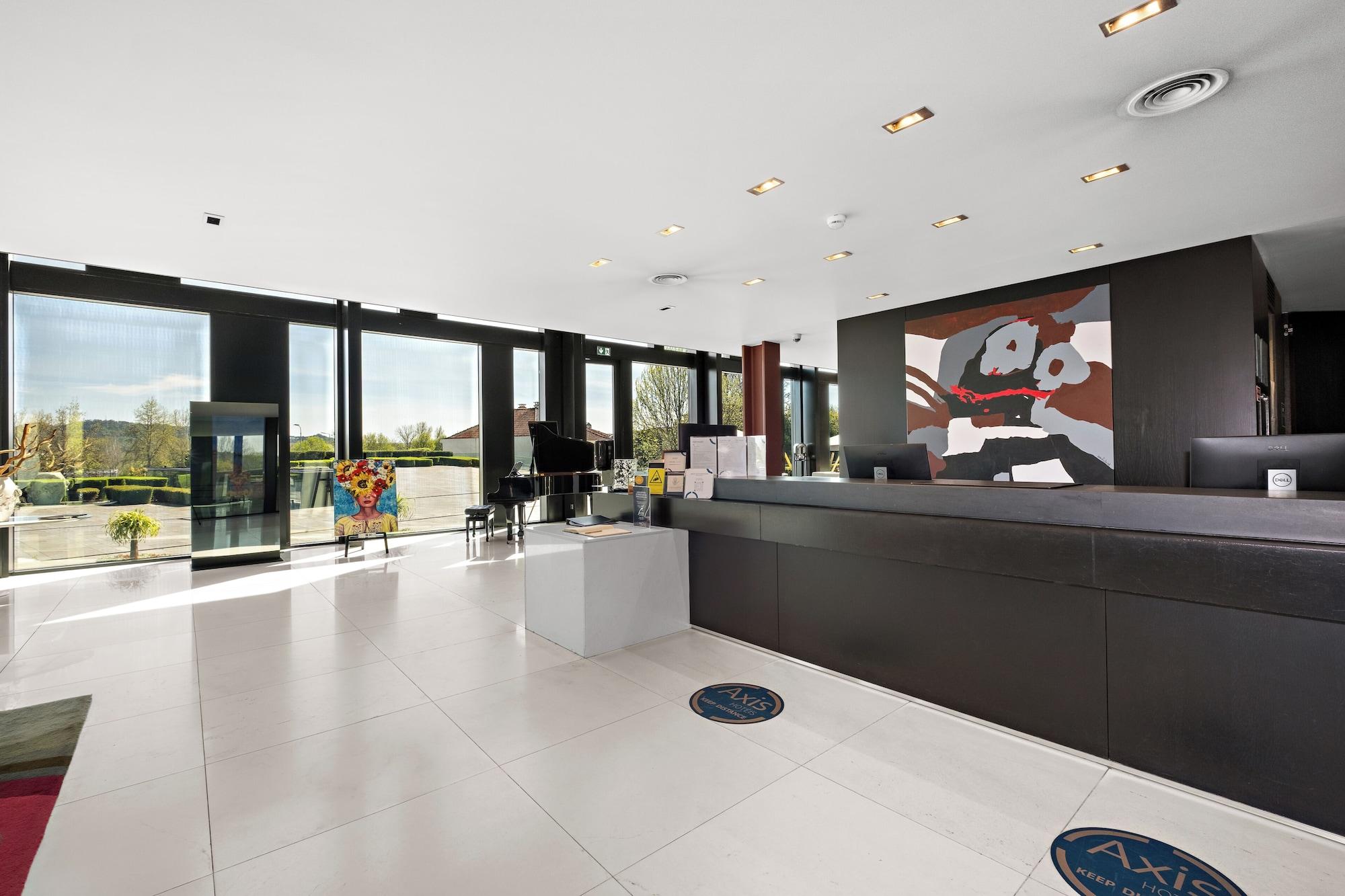 Vista Lobby Axis Viana Business & SPA Hotel