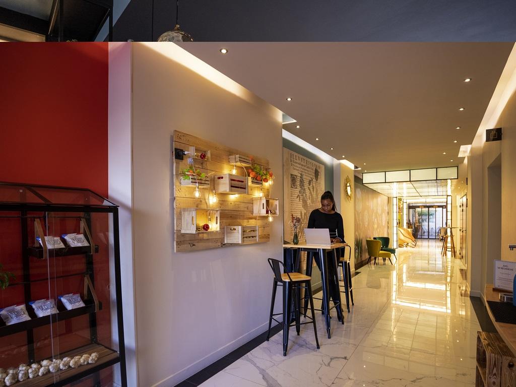 Vista Lobby Ibis Styles Paris Batignolles
